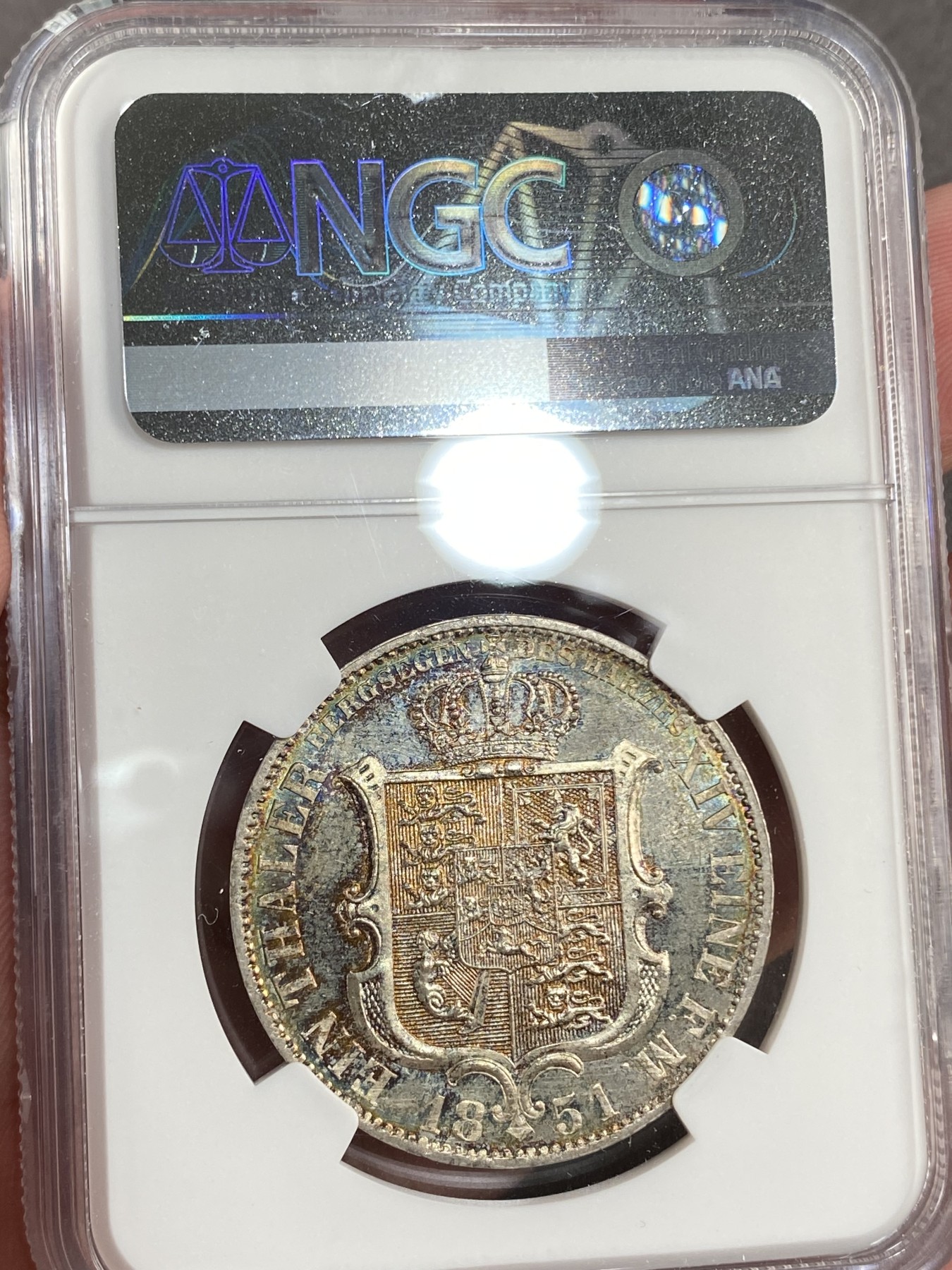 万国钱币拍卖第016期（奢华币章最终章） NGC MS63 1851年德国汉诺威奥古斯特一世盾徽哈慈矿业祈祷流通1泰勒 人像面有些许减重痕 这在后期机制泰勒中可以说是首见 通体五彩镜面 有重度PROOFLIKE感