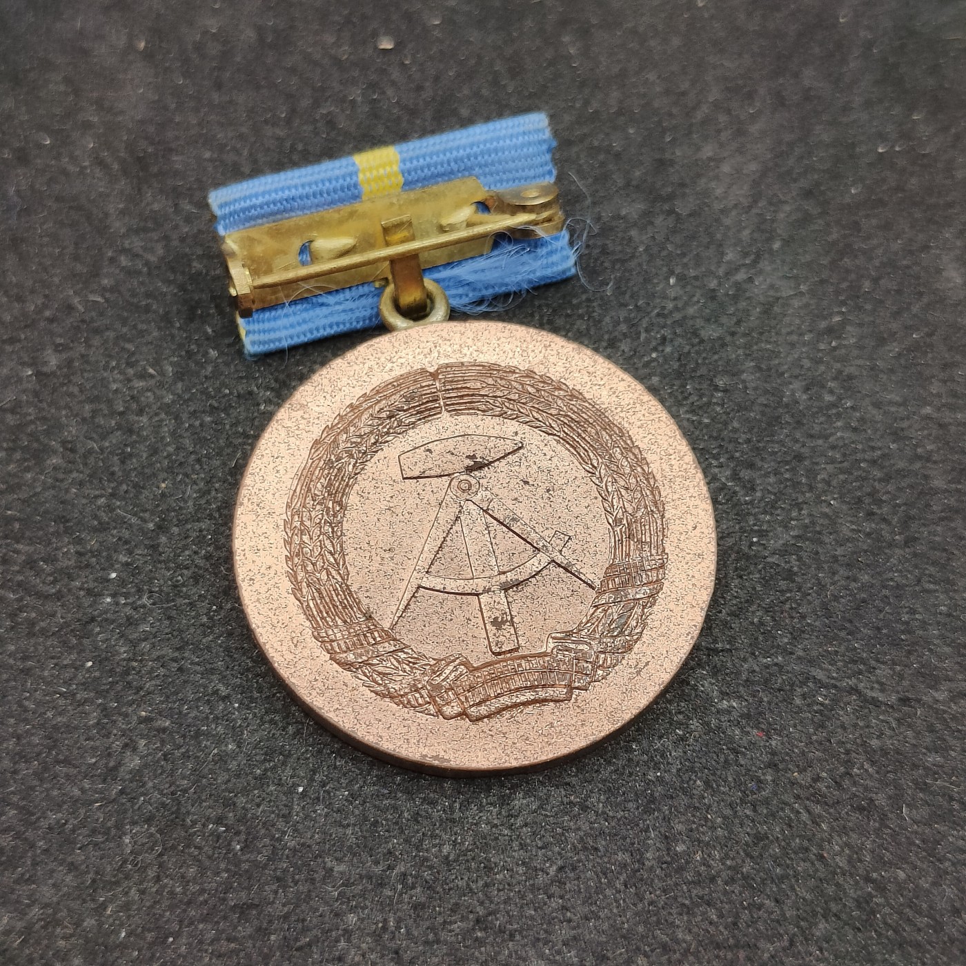 全场0元起拍 第89期 咸鱼国勋章拍卖专场 9月10日（周日）下午6：00开始 东德邮政忠诚服务奖章