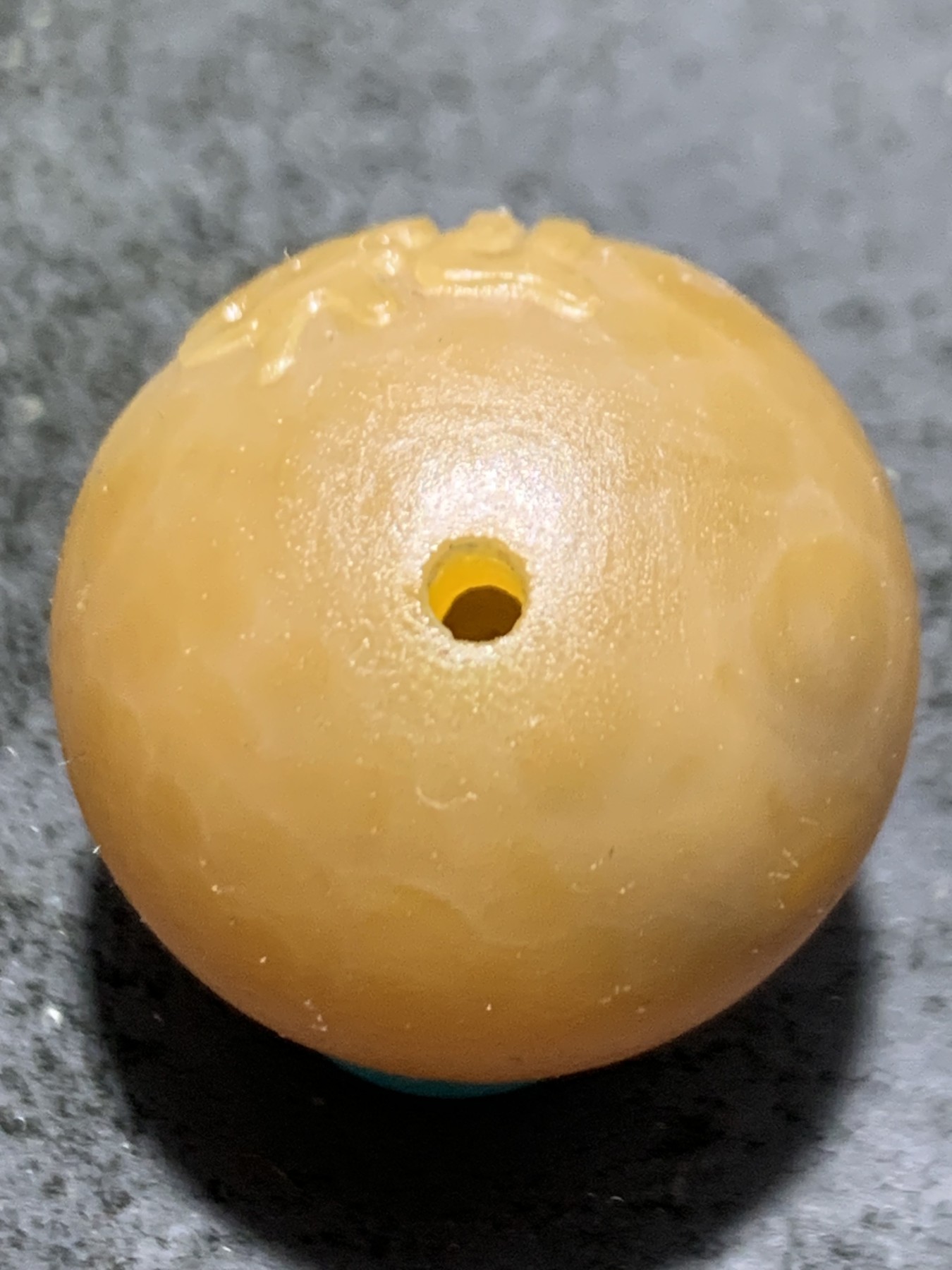 精美亚光黄料战国红玛瑙手工雕刻佛字珠一颗！