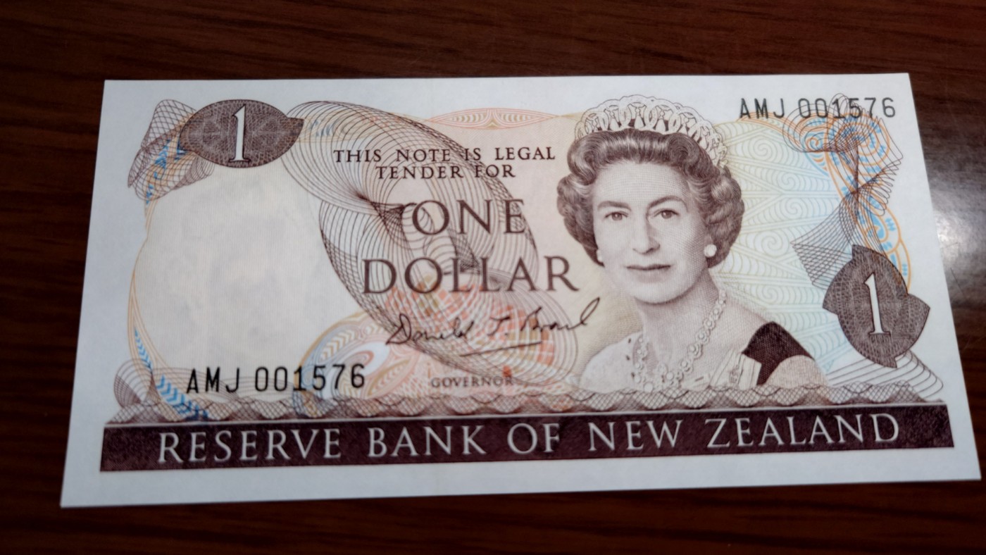 澳大利亚纸币1-2-5-10-20小套尾1同团购 绝品刀拆 免佣金（1-2-5-10也有零售另询）） 1981-92年新西兰1元 全新绝品千位号1576