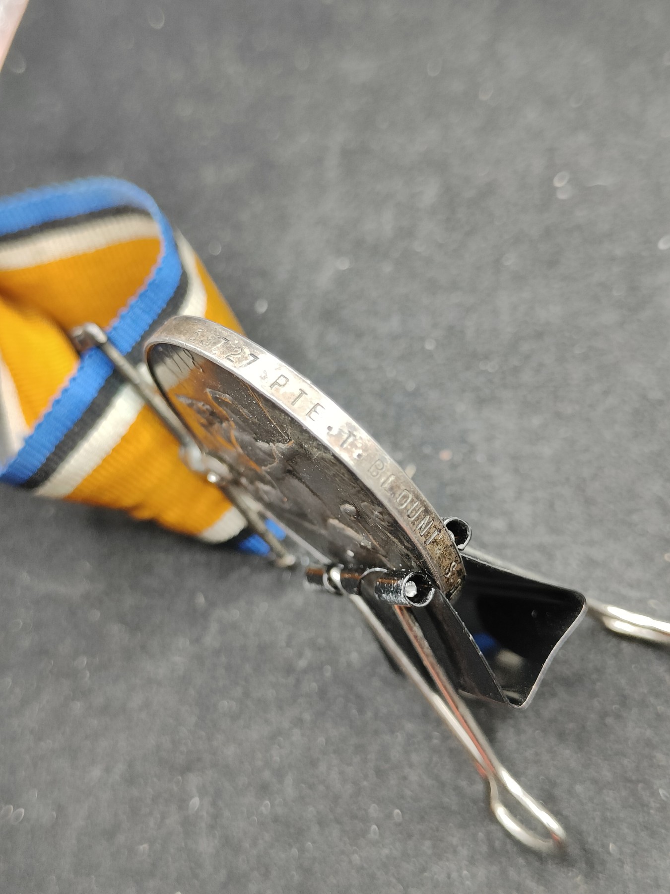 全场0元起拍 第89期 咸鱼国勋章拍卖专场 9月10日（周日）下午6：00开始 英军一战战争奖章 纯银制 有修复痕迹