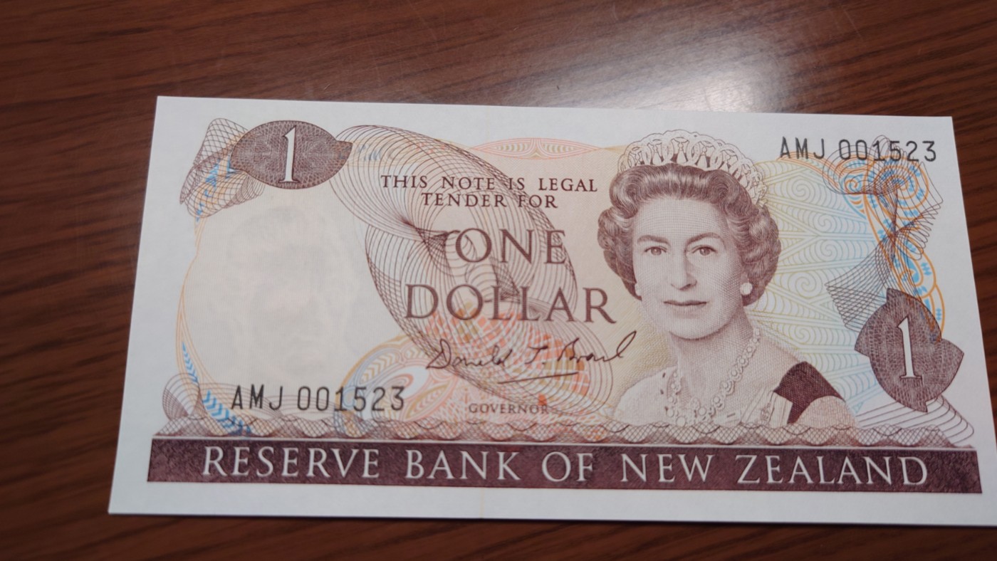 澳大利亚纸币1-2-5-10-20小套尾1同团购 绝品刀拆 免佣金（1-2-5-10也有零售另询）） 1981-92年新西兰1元 全新绝品千位号1523