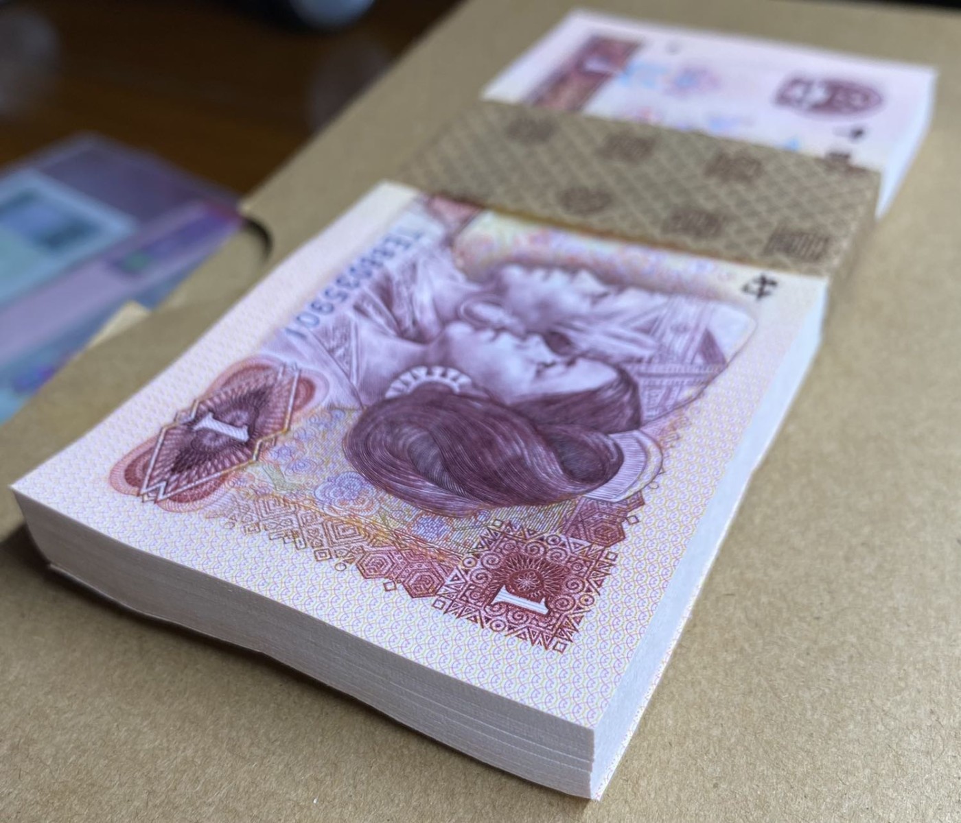 大黄蜂拍卖第80期 801红金龙TE88035901百连，裸币绝品无斑