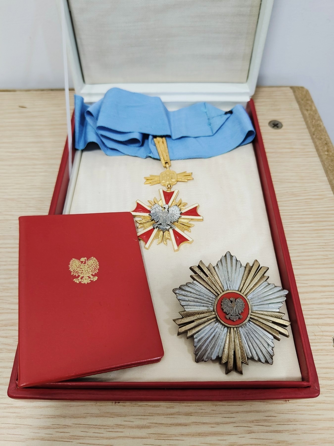 全场0元起拍 第89期 咸鱼国勋章拍卖专场 9月10日（周日）下午6：00开始 	稀少 高级荣誉 二级波兰人民共和国功勋勋章 大军官级带盒带证授 予外国公民