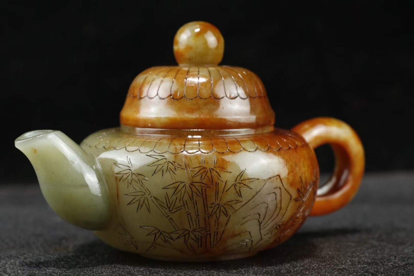 和田玉竹子刻字玉壶尺寸:壶高10cm宽17cm碗高2.5cm宽4cm重540g