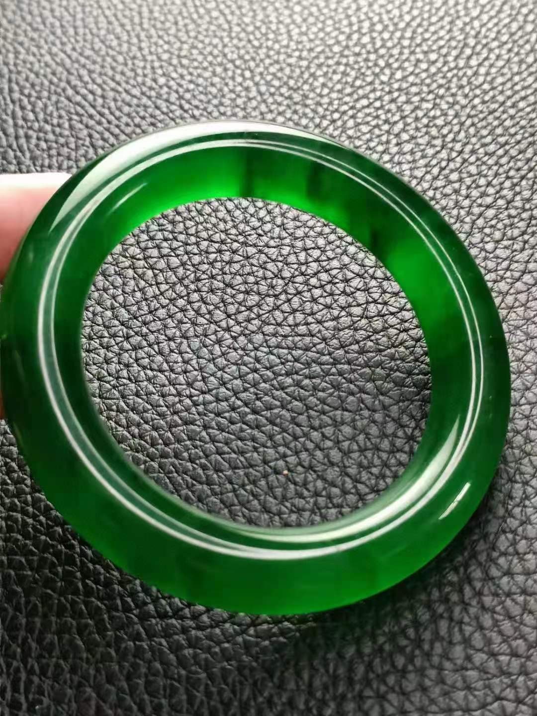 龙石种翡翠手镯尺寸:口径58.3mm条粗14.2mm重105g