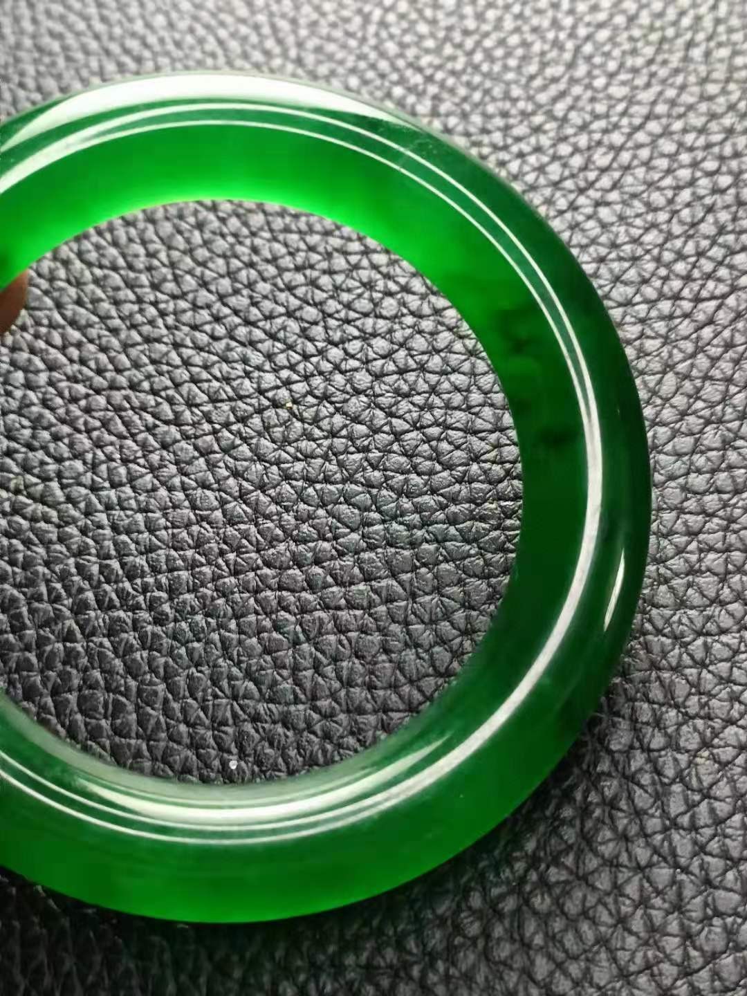 龙石种翡翠手镯尺寸:口径58.3mm条粗14.2mm重105g