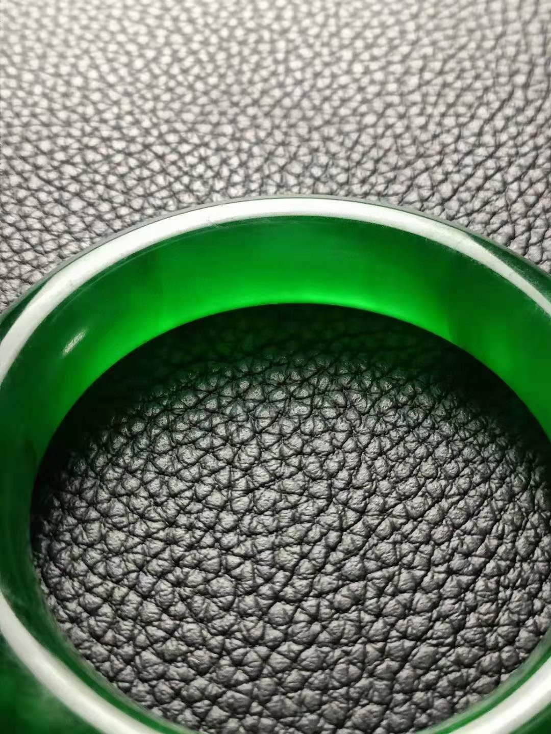 龙石种翡翠手镯尺寸:口径58.3mm条粗14.2mm重105g