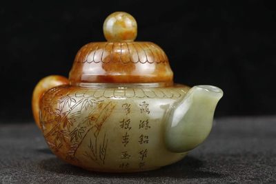 和田玉竹子刻字玉壶尺寸:壶高10cm宽17cm碗高2.5cm宽4cm重540g 和田玉竹子刻字玉壶尺寸:壶高10cm宽17cm碗高2.5cm宽4cm重540g