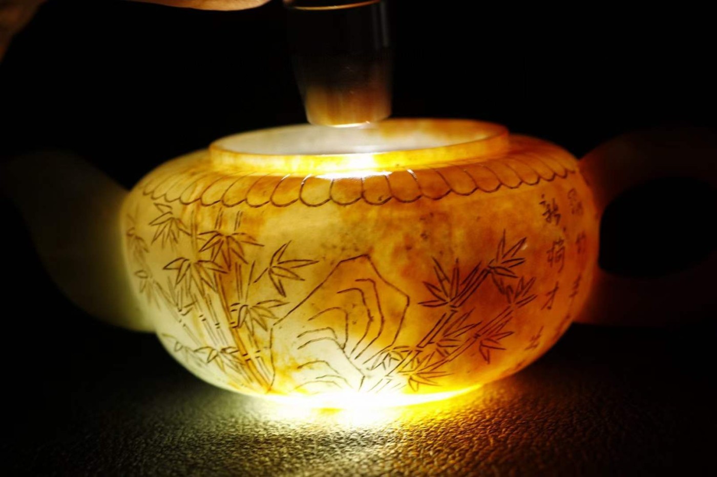 和田玉竹子刻字玉壶尺寸:壶高10cm宽17cm碗高2.5cm宽4cm重540g