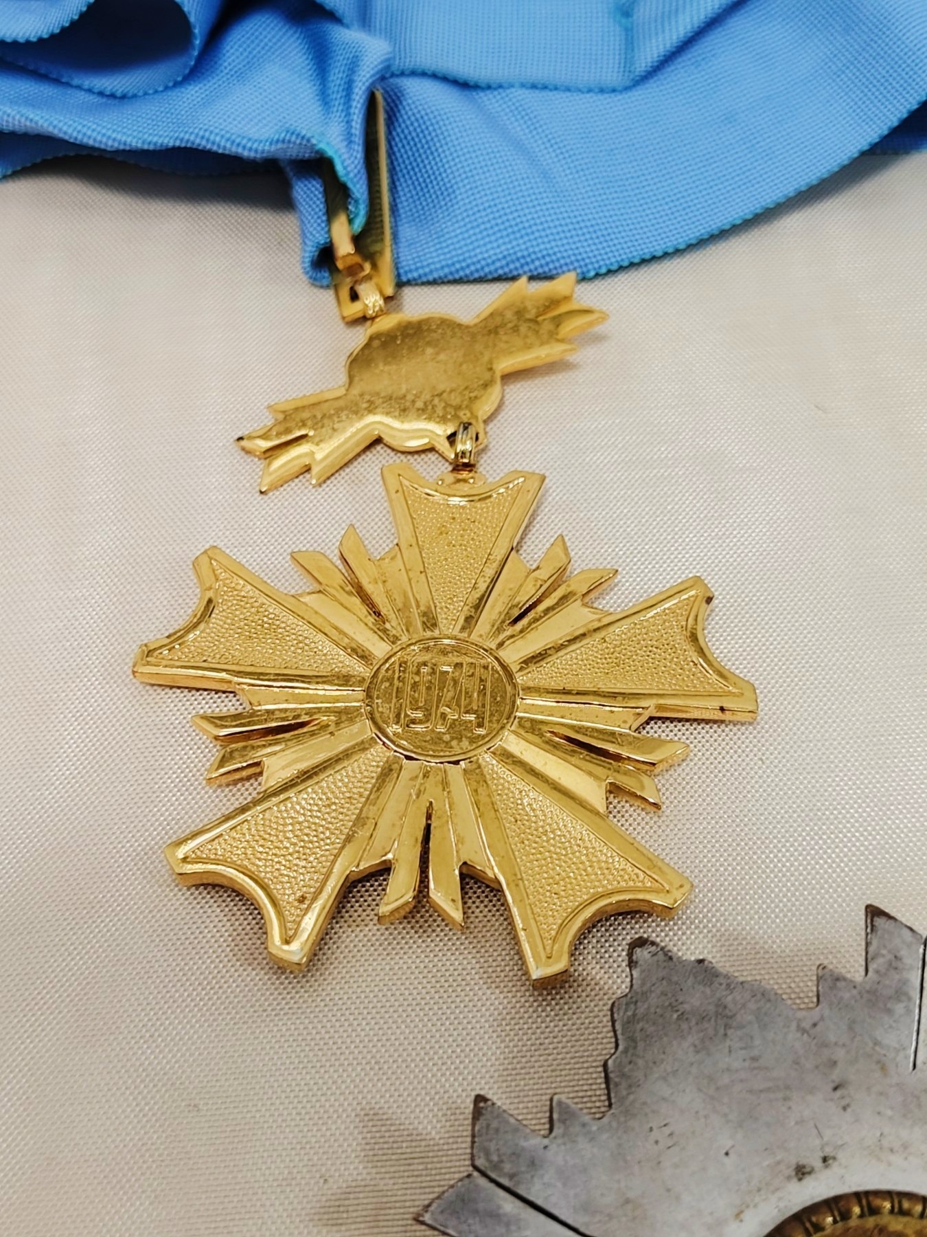 全场0元起拍 第89期 咸鱼国勋章拍卖专场 9月10日（周日）下午6：00开始 	稀少 高级荣誉 二级波兰人民共和国功勋勋章 大军官级带盒带证授 予外国公民