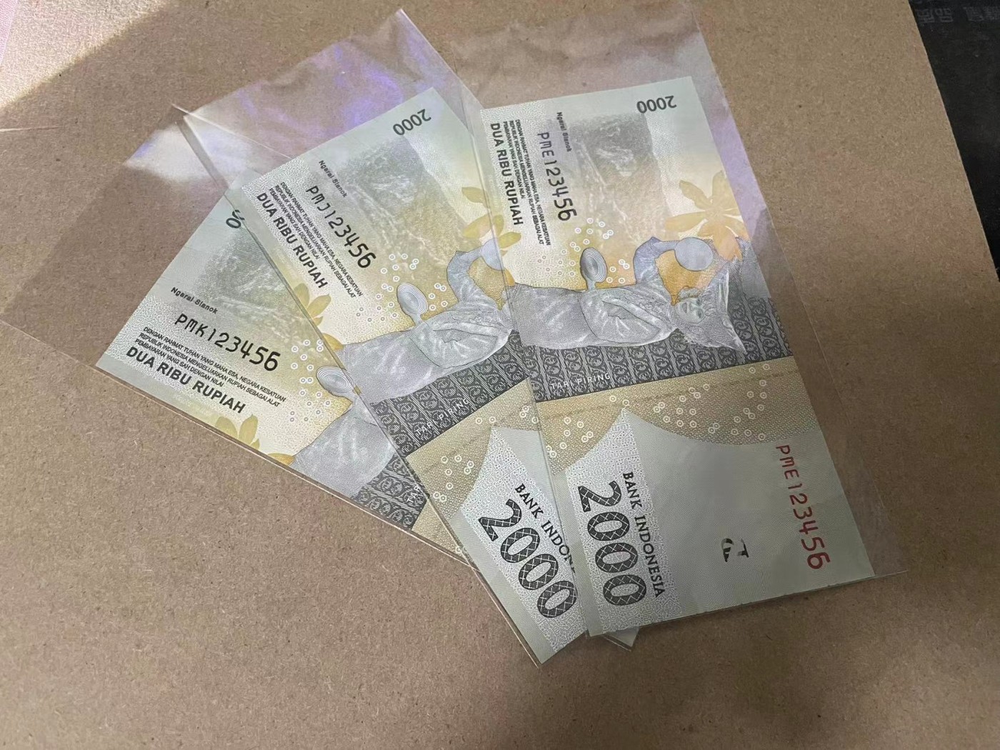 【Blue Auction】✨世界纸币精拍第368期——格雷伯爵夫妇 【一组3张123456阶梯号】印尼 2016年2000卢比 全新UNC