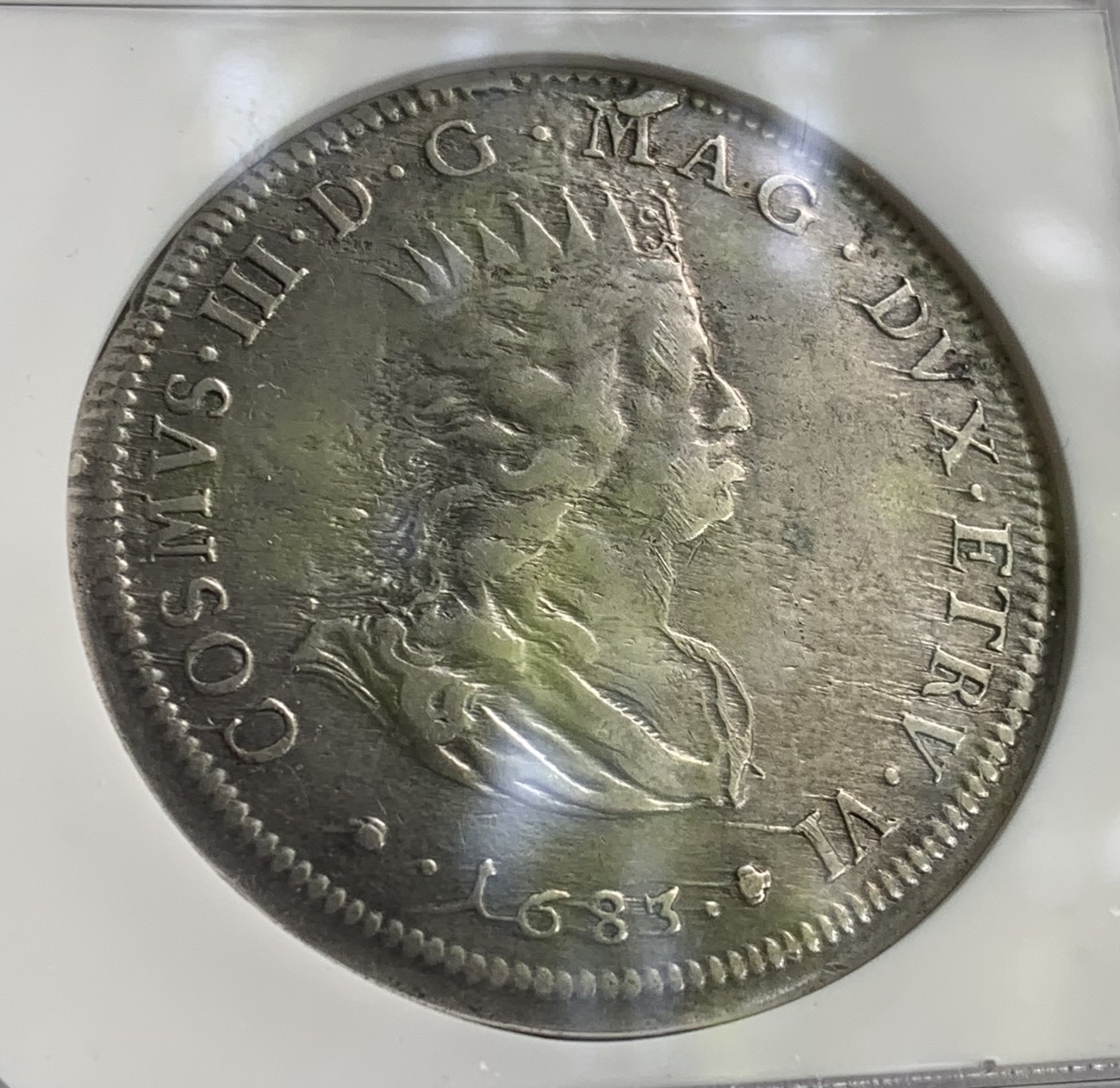 瓶子🏺第108期拍卖会  意大利1683年托斯卡纳里窝那海景塔莱罗大银币  正面人物为托斯卡纳大公科西莫三世德美第奇家族大银币