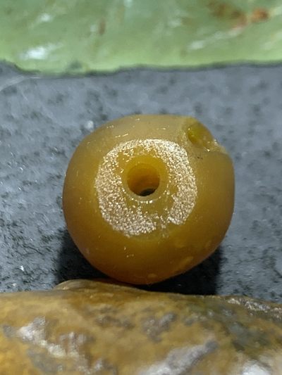 精美亚光原皮草花纹蒙料金沙鸡油黄战国红玛瑙手工俏色巧雕惊声尖叫死神来了桶珠一个！ 精美亚光原皮草花纹蒙料金沙鸡油黄战国红玛瑙手工俏色巧雕惊声尖叫死神来了桶珠一个！