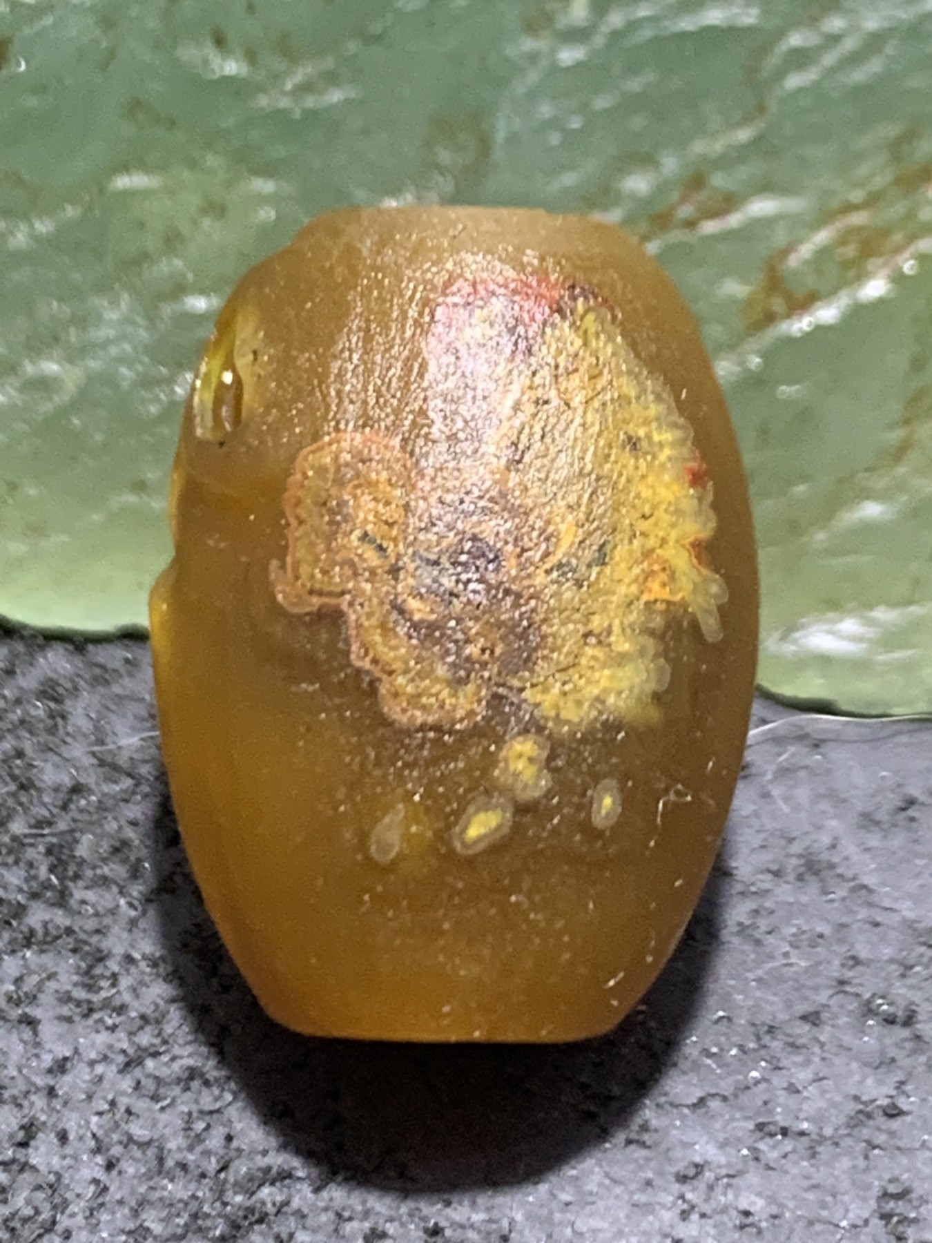 精美亚光原皮草花纹蒙料金沙鸡油黄战国红玛瑙手工俏色巧雕惊声尖叫死神来了桶珠一个！