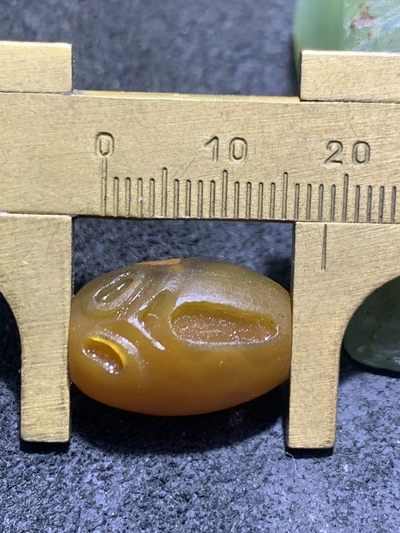 精美亚光原皮草花纹蒙料金沙鸡油黄战国红玛瑙手工俏色巧雕惊声尖叫死神来了桶珠一个！ 精美亚光原皮草花纹蒙料金沙鸡油黄战国红玛瑙手工俏色巧雕惊声尖叫死神来了桶珠一个！