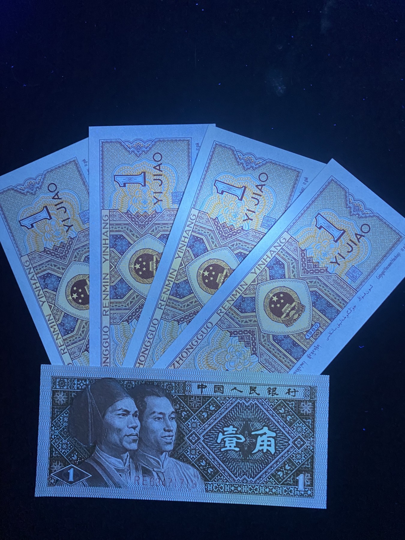 一线荧光币第349期拍场 8001RE稀冠早期黄金甲，仅此裸币散5连，喜欢的不要错过，绝品无斑无油