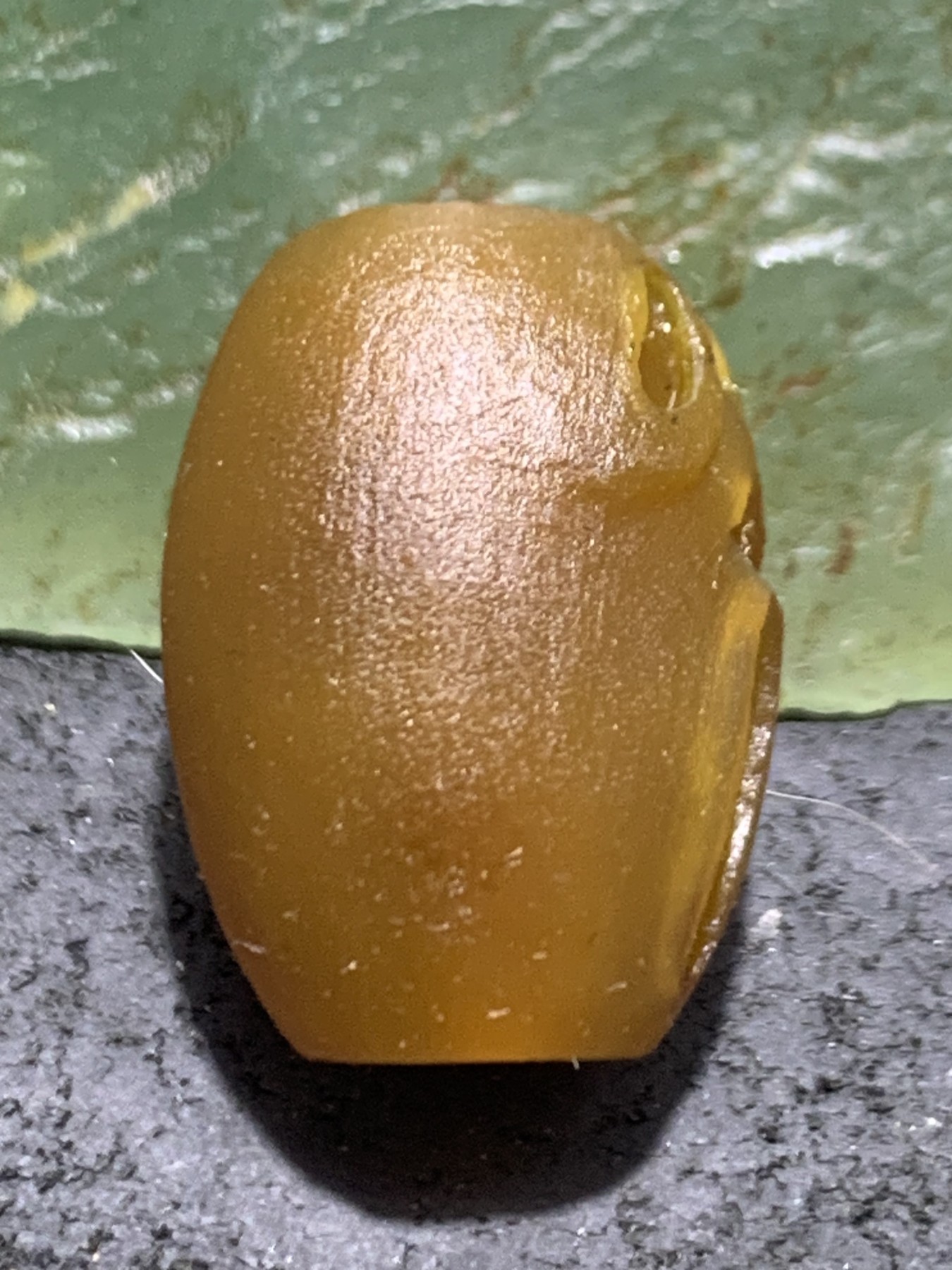 精美亚光原皮草花纹蒙料金沙鸡油黄战国红玛瑙手工俏色巧雕惊声尖叫死神来了桶珠一个！