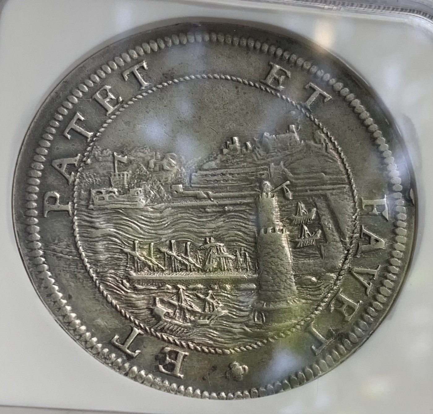 瓶子🏺第108期拍卖会  意大利1683年托斯卡纳里窝那海景塔莱罗大银币  正面人物为托斯卡纳大公科西莫三世德美第奇家族大银币