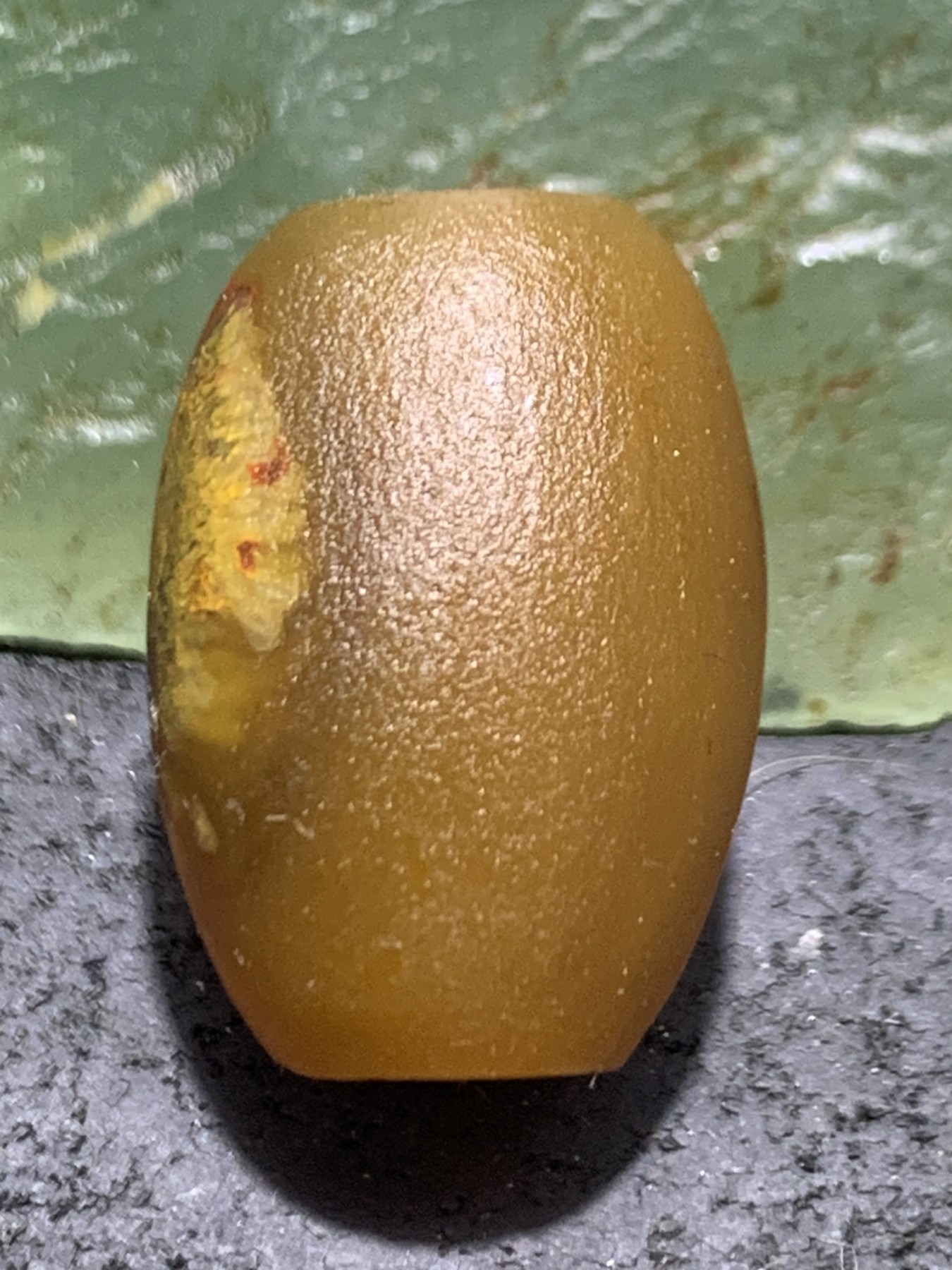 精美亚光原皮草花纹蒙料金沙鸡油黄战国红玛瑙手工俏色巧雕惊声尖叫死神来了桶珠一个！
