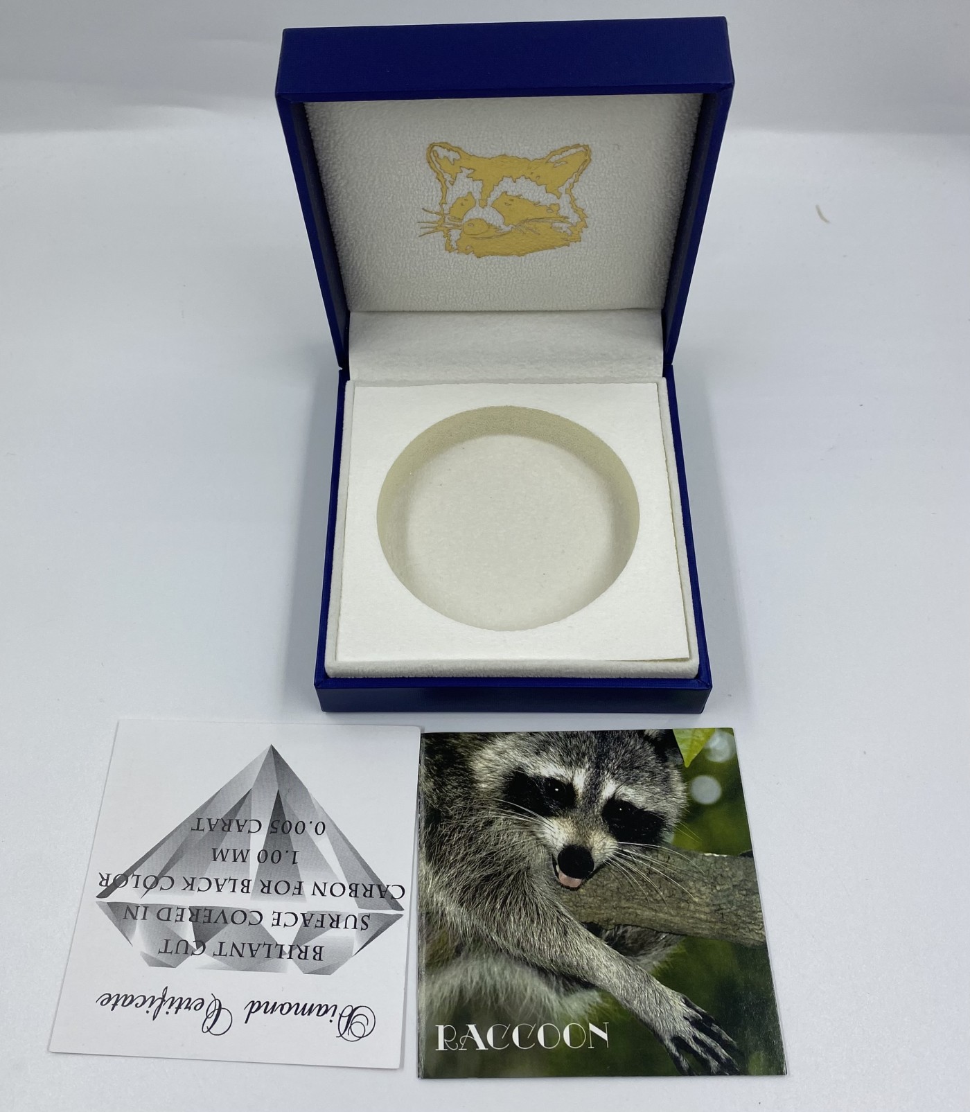 【金钰满堂钱币】拍卖第十五期 福利多多 大家多多捧场 瓦努阿图.2013年小浣熊镶天然黑钻石仿古银币.2盎司.NGC70分.带盒证