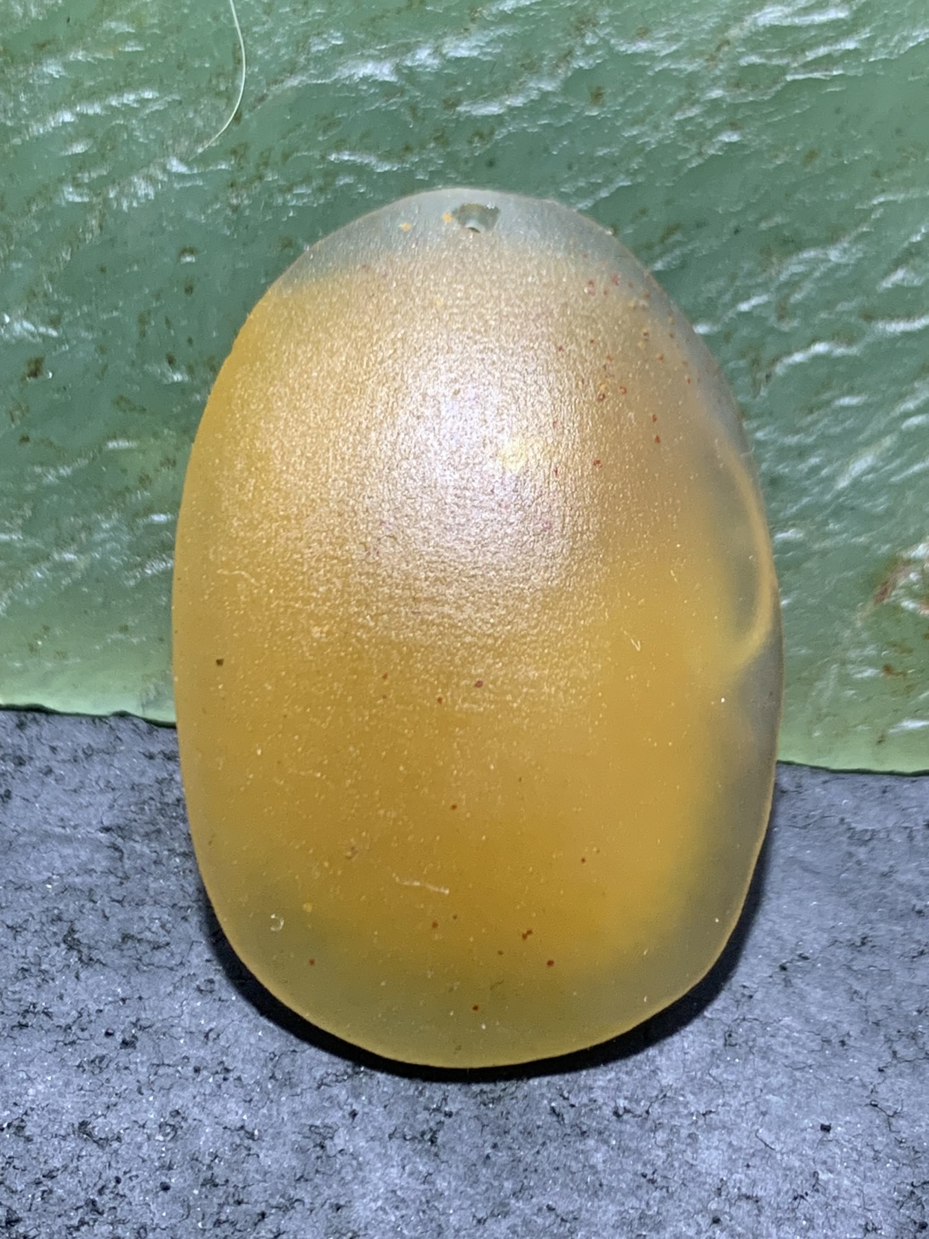 精美亚光蒙料冻料鸡油黄飘金砂战国红玛瑙手工雕刻鹦鹉吊坠一个