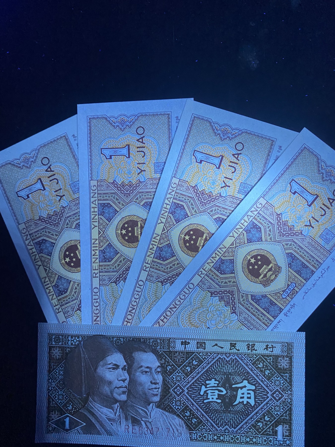 一线荧光币第349期拍场 8001RE稀冠早期黄金甲，仅此裸币散5连，喜欢的不要错过，绝品无斑无油