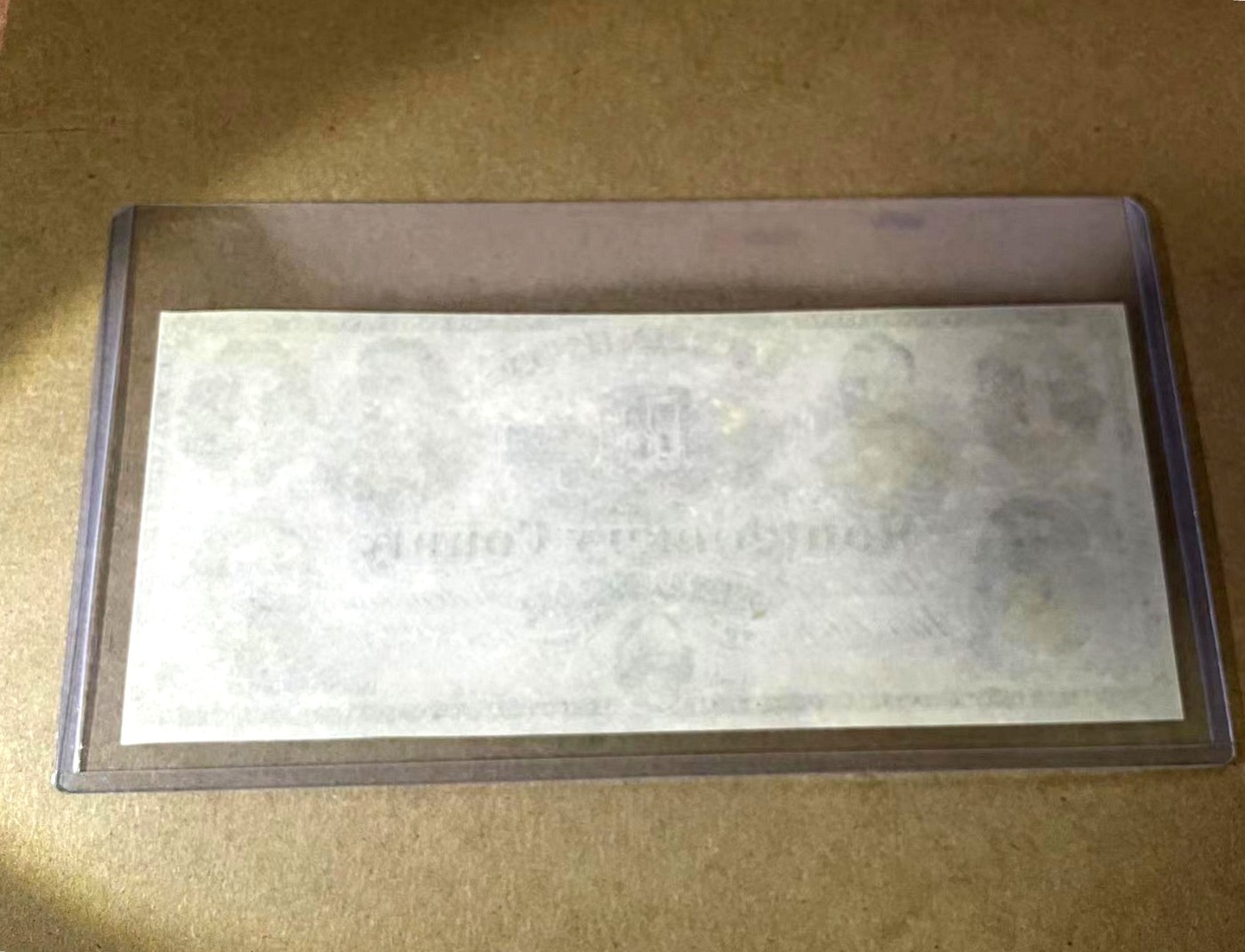 【Blue Auction】✨世界纸币精拍第368期——格雷伯爵夫妇  【四将军钞】美国 宾夕法尼亚州 1865年1美金 全新UNC 该银行成立于1814年，经历了几次战争和金融恐慌，于1865年成为诺里斯敦的蒙哥马利国家银行。这张钞票总是很受欢迎，北方军的沙尔上校、斯莱默将军、汉考克将军和哈特兰夫特将军出现在这张钞票上，这四名军官都与诺里斯顿有联系，他们曾在那里接受过教育、生活过或埋葬。银行大楼的装饰图案和华盛顿的小椭圆形肖像构成了整个设计。