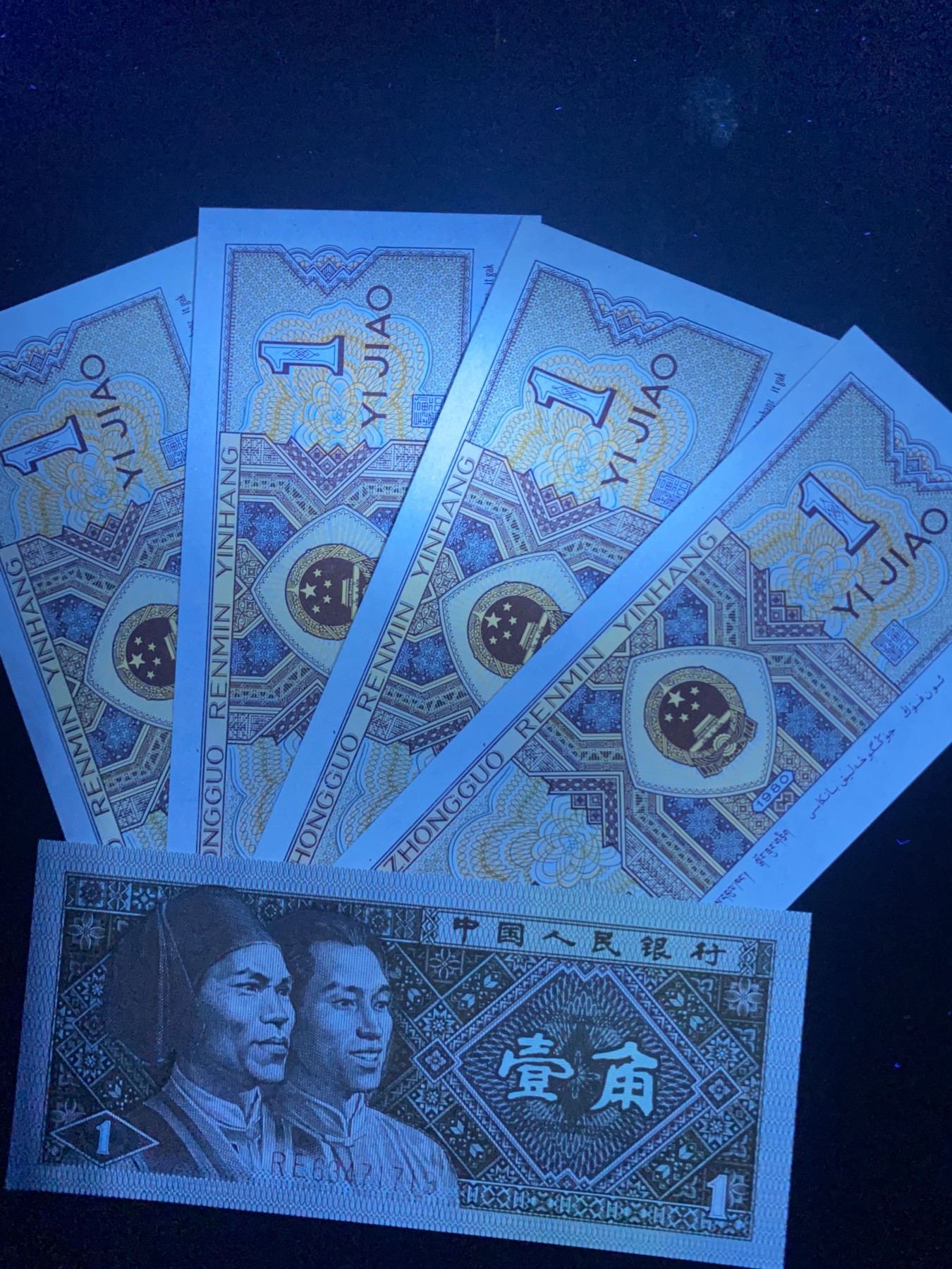 一线荧光币第349期拍场 8001RE稀冠早期黄金甲，仅此裸币散5连，喜欢的不要错过，绝品无斑无油