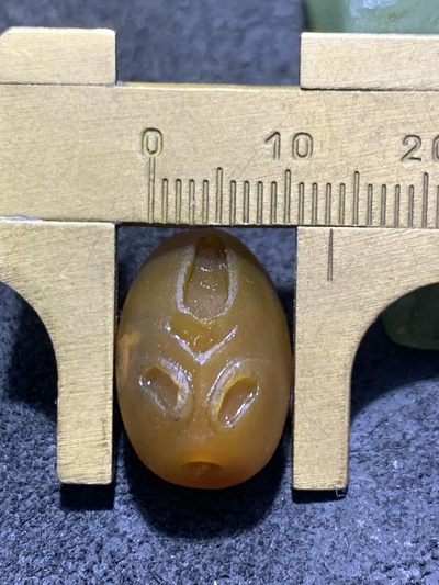 精美亚光原皮草花纹蒙料金沙鸡油黄战国红玛瑙手工俏色巧雕惊声尖叫死神来了桶珠一个！ 精美亚光原皮草花纹蒙料金沙鸡油黄战国红玛瑙手工俏色巧雕惊声尖叫死神来了桶珠一个！