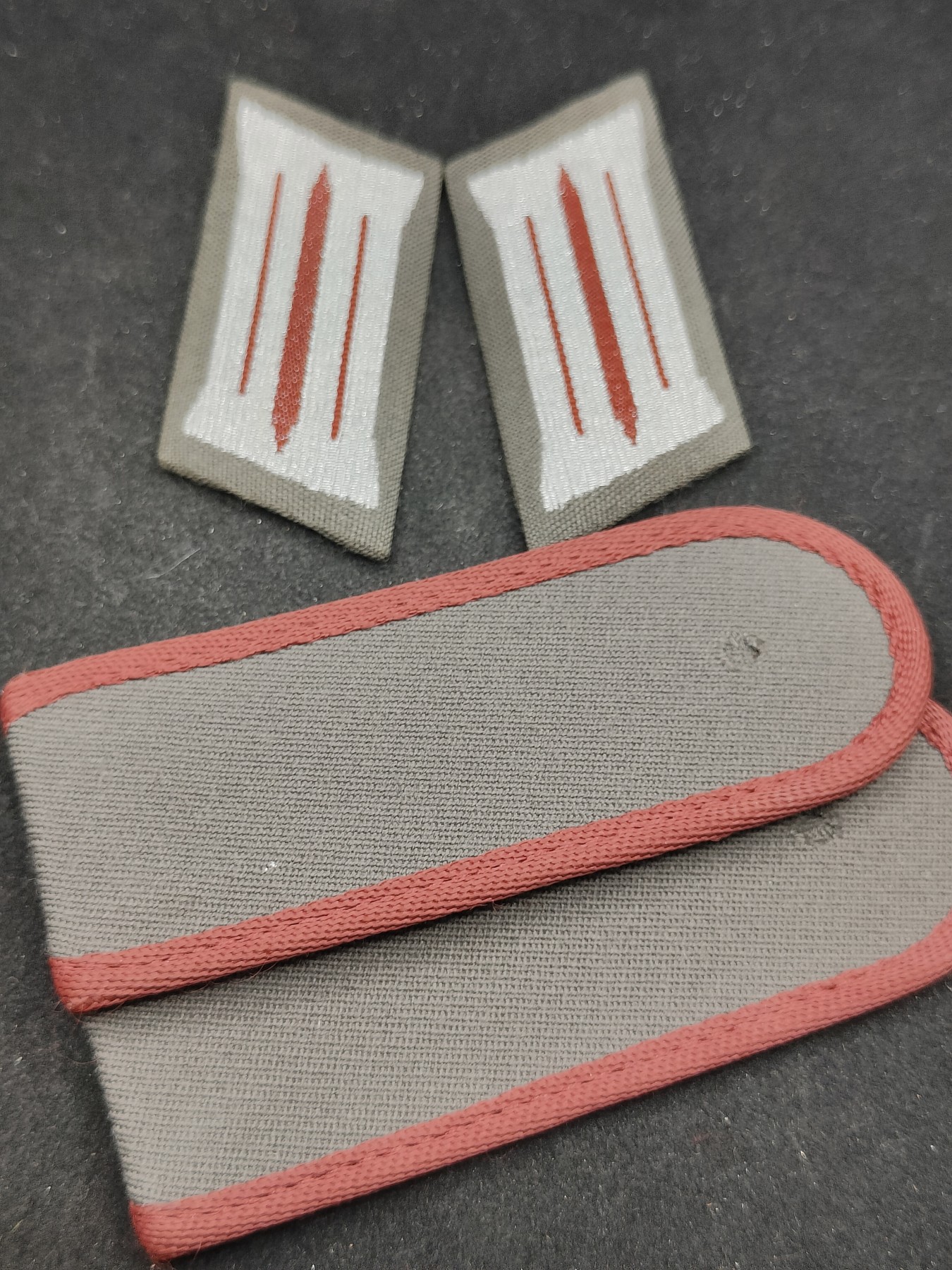 全场0元起拍 第90期 咸鱼国勋章拍卖专场 9月13日（周三）下午6：00开始 东德史塔西仪仗队士兵肩章领章一对