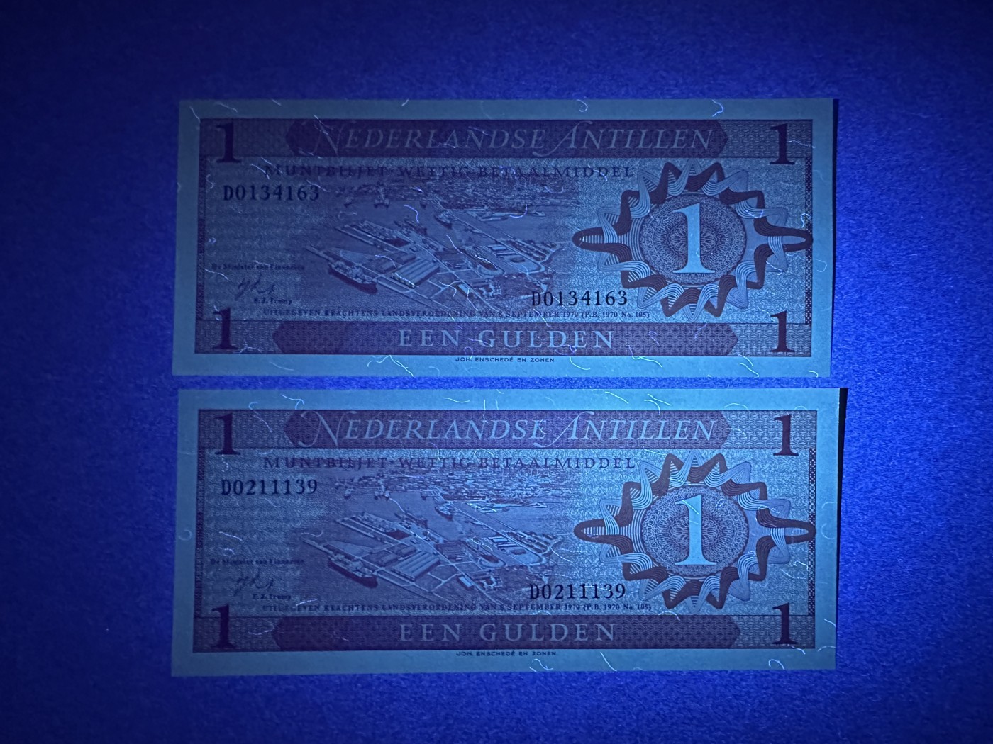 《张总收藏》118期-外币超精品合集 荷属安的列斯1盾2张 UNC 1970年