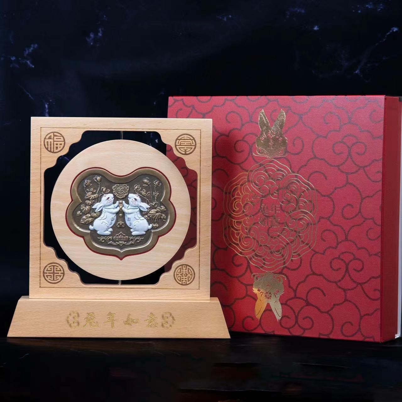 【金钰满堂钱币】拍卖第十五期 福利多多 大家多多捧场 上海造币厂首枚如意生肖兔120mm配豪华旋转架