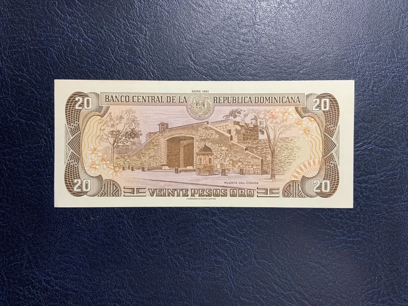 收藏联盟Quantum Auction 第288期拍卖 (已更新) 多米尼加共和国1990年20比索 品相UNC 百位号 无4 边缘有黄 早期版本