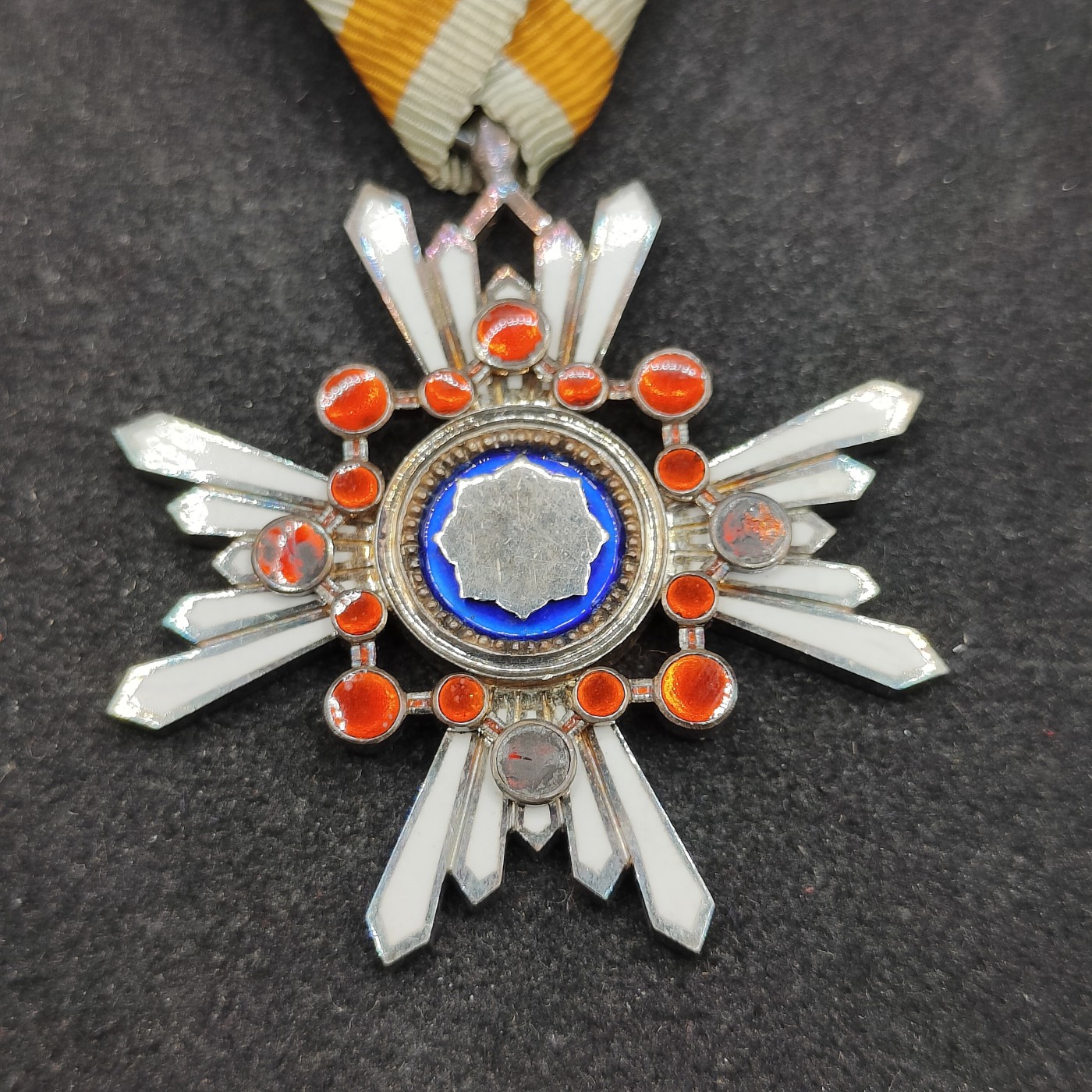 全场0元起拍 第90期 咸鱼国勋章拍卖专场 9月13日（周三）下午6：00开始 日本战时六等瑞宝章  纯银珐琅有损