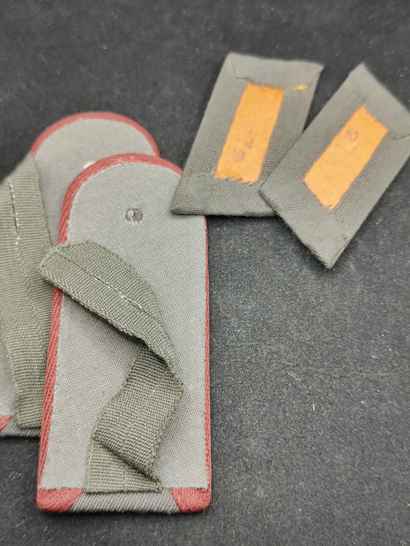 全场0元起拍 第90期 咸鱼国勋章拍卖专场 9月13日（周三）下午6：00开始 东德史塔西仪仗队士兵肩章领章一对