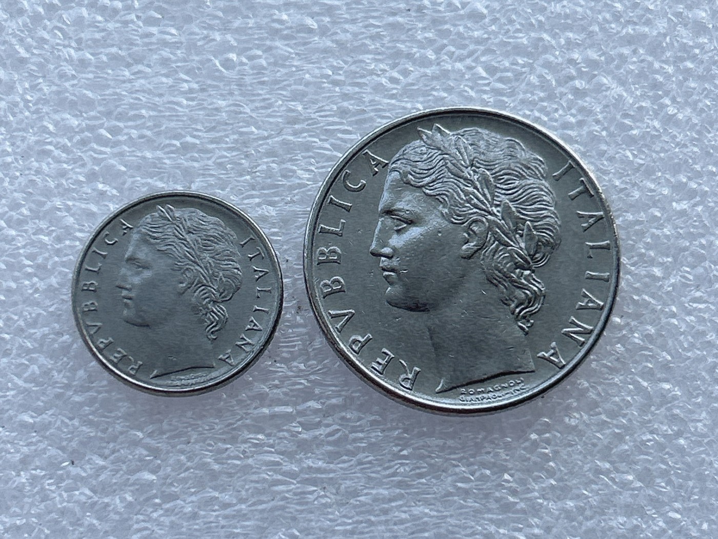 全场一元起拍 世界钱币散币场 第22期 意大利100里拉女神大小版一对