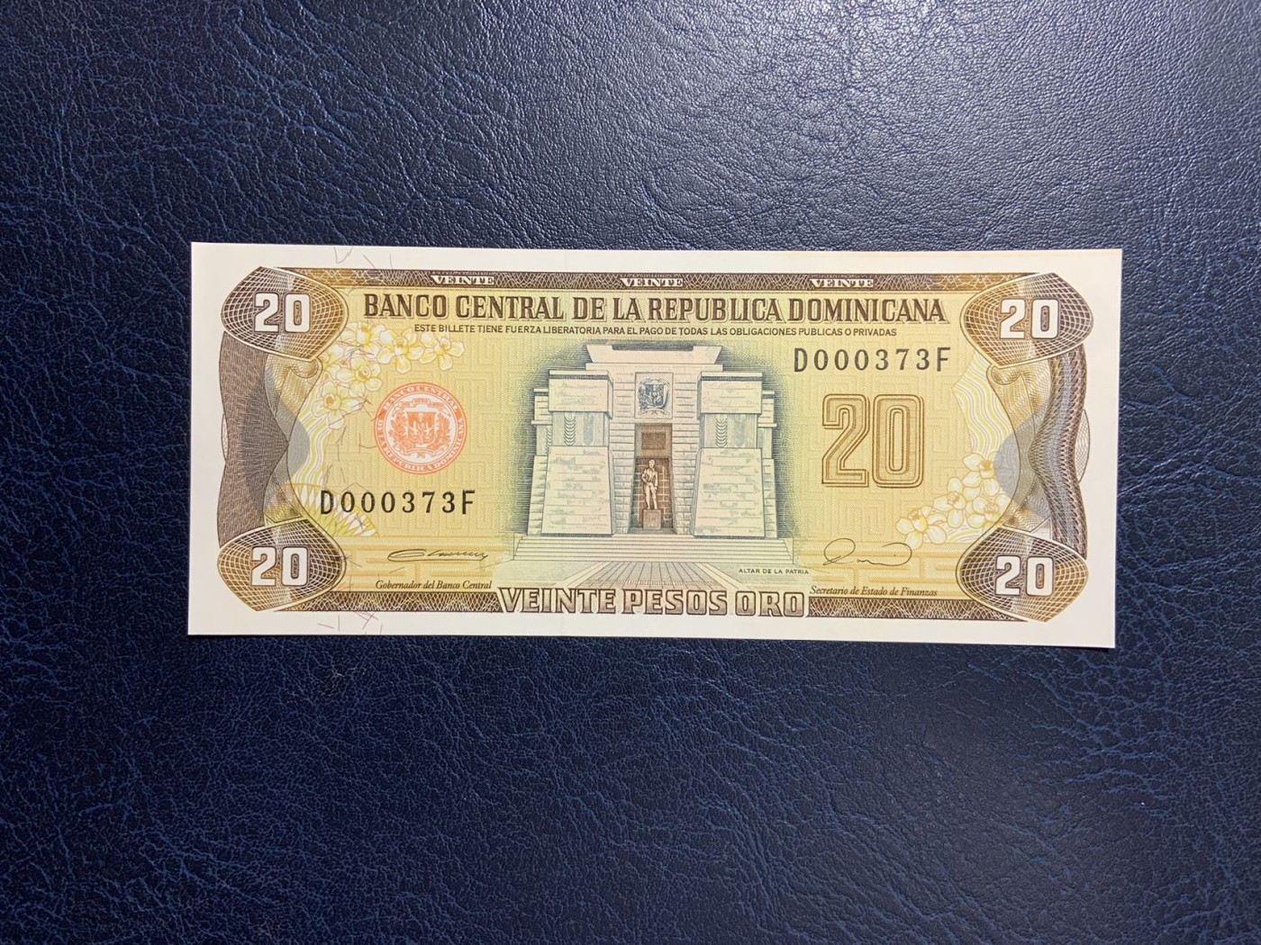 收藏联盟Quantum Auction 第288期拍卖 (已更新) 多米尼加共和国1990年20比索 品相UNC 百位号 无4 边缘有黄 早期版本