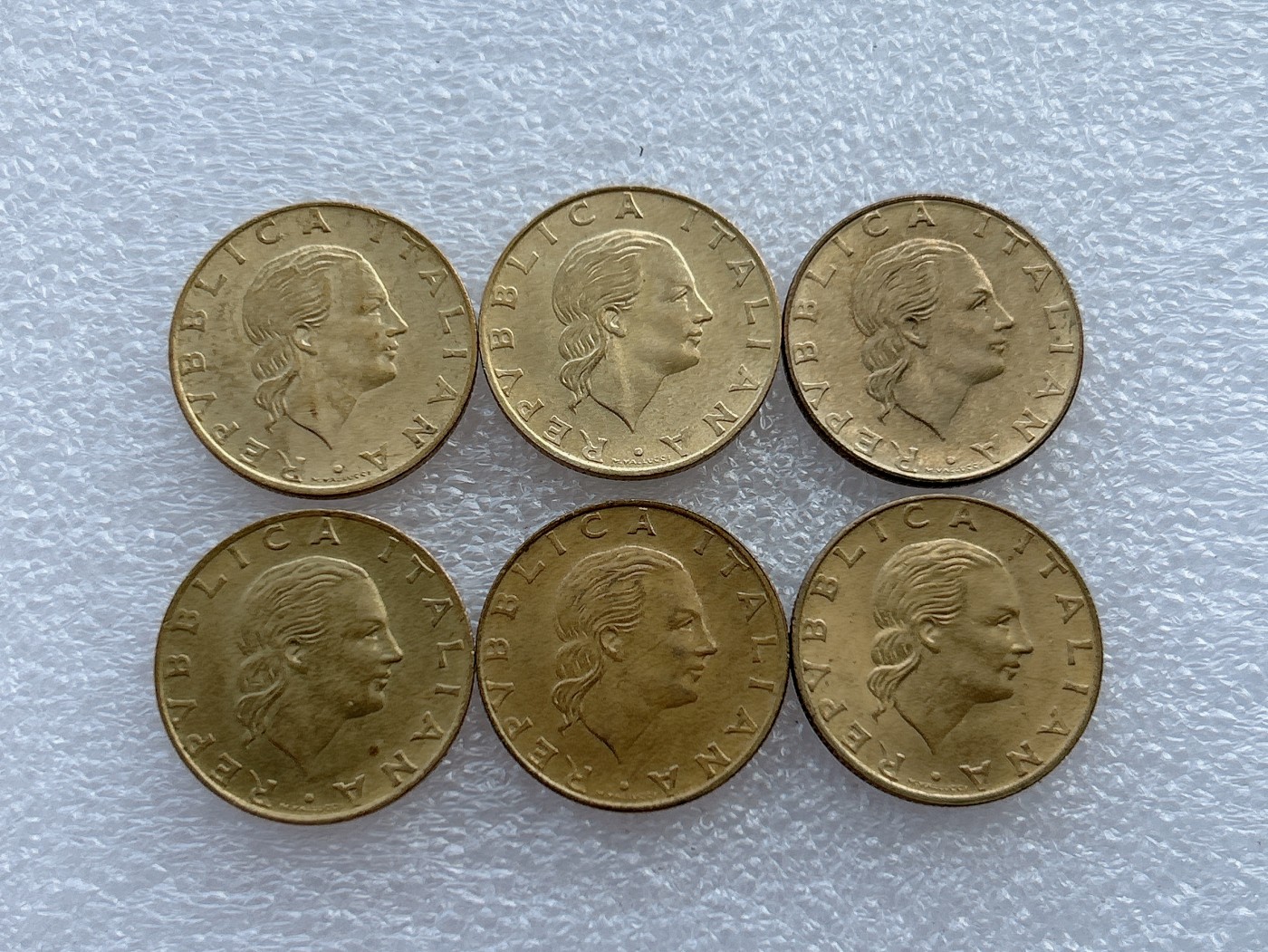 全场一元起拍 世界钱币散币场 第22期 意大利90年代200里拉女神黄铜硬币6枚