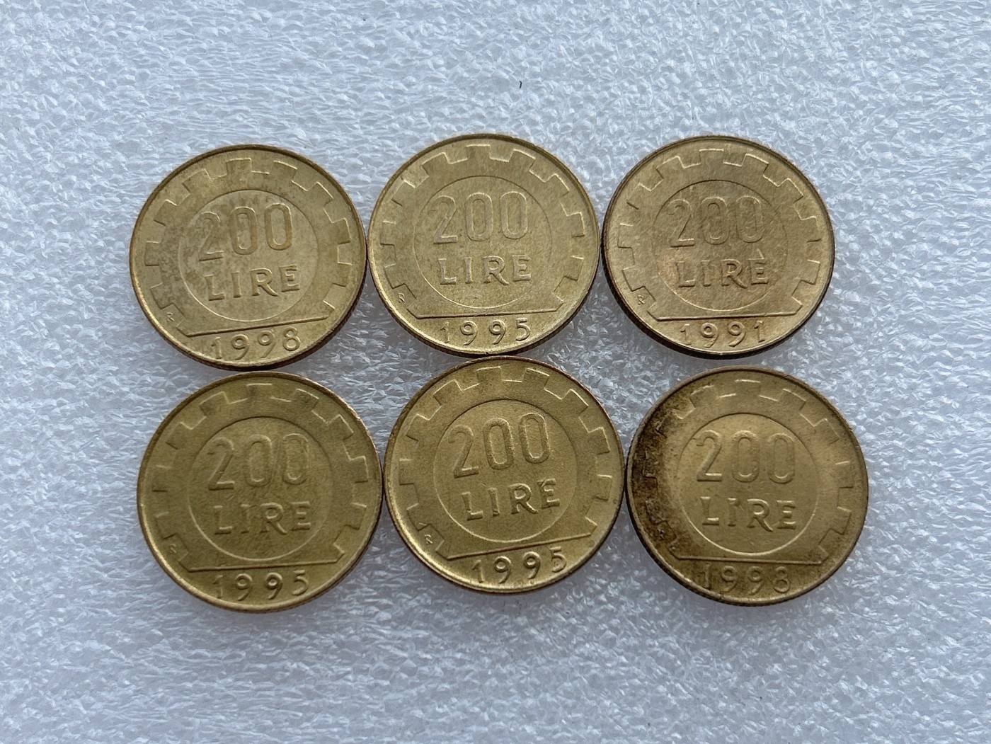 全场一元起拍 世界钱币散币场 第22期 意大利90年代200里拉女神黄铜硬币6枚