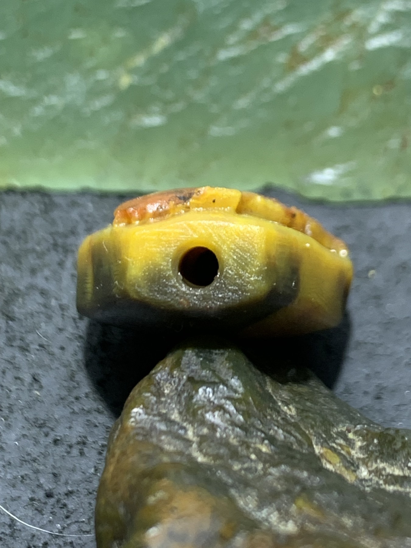 精美亚光战国红玛瑙手工俏色巧雕富贵有鱼一体佛头三通一个