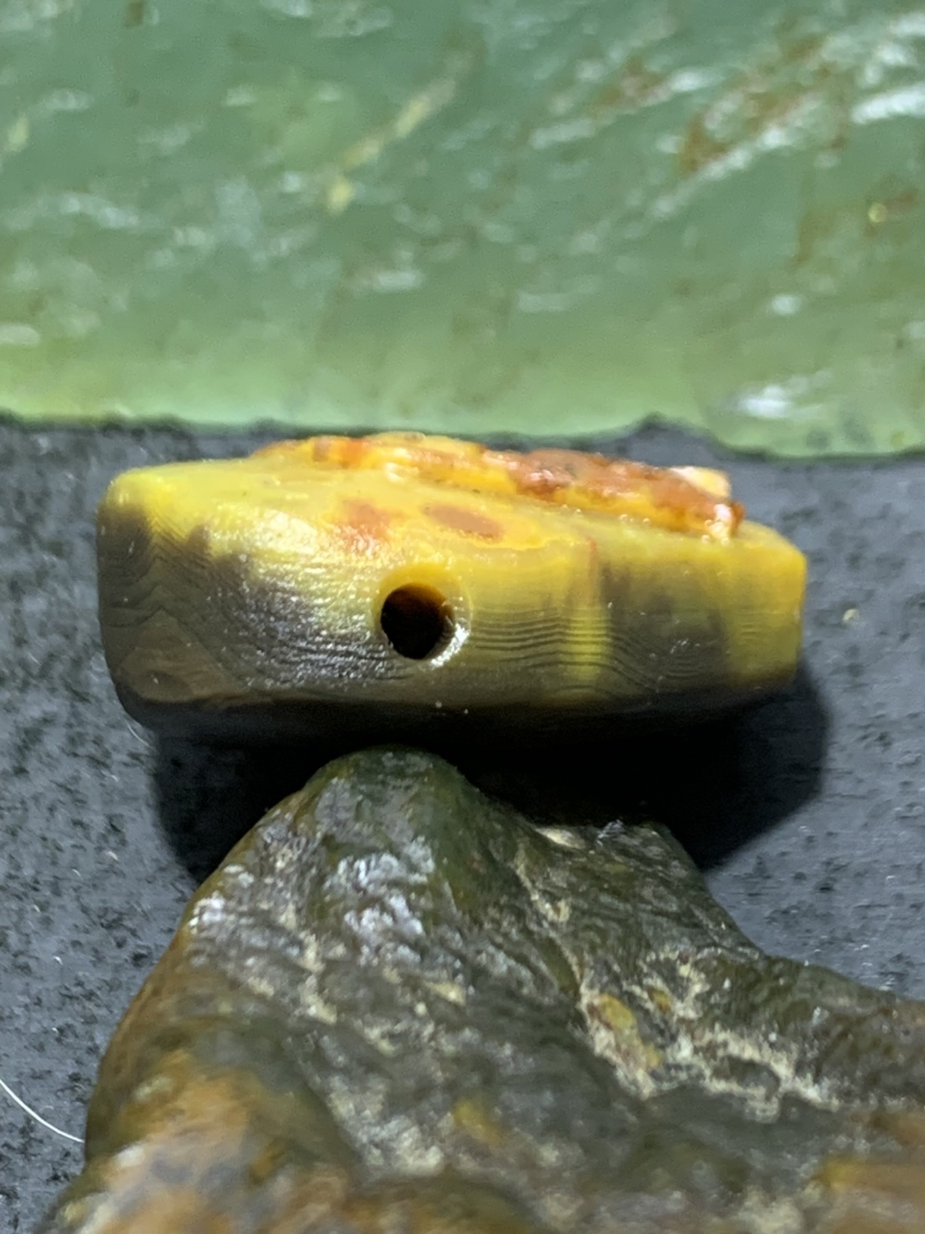 精美亚光战国红玛瑙手工俏色巧雕富贵有鱼一体佛头三通一个