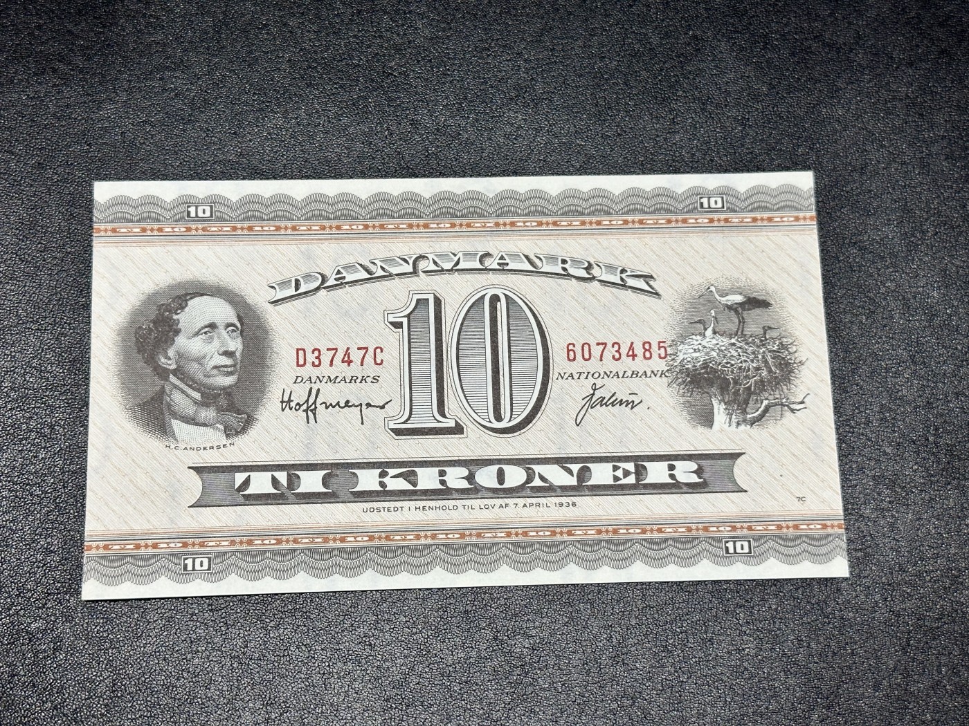 《外钞收藏家》第二百九十七期（连拍第二场）（欧洲五国专场） 丹麦L.1936年10克朗，鸟巢 全新 有点钞痕