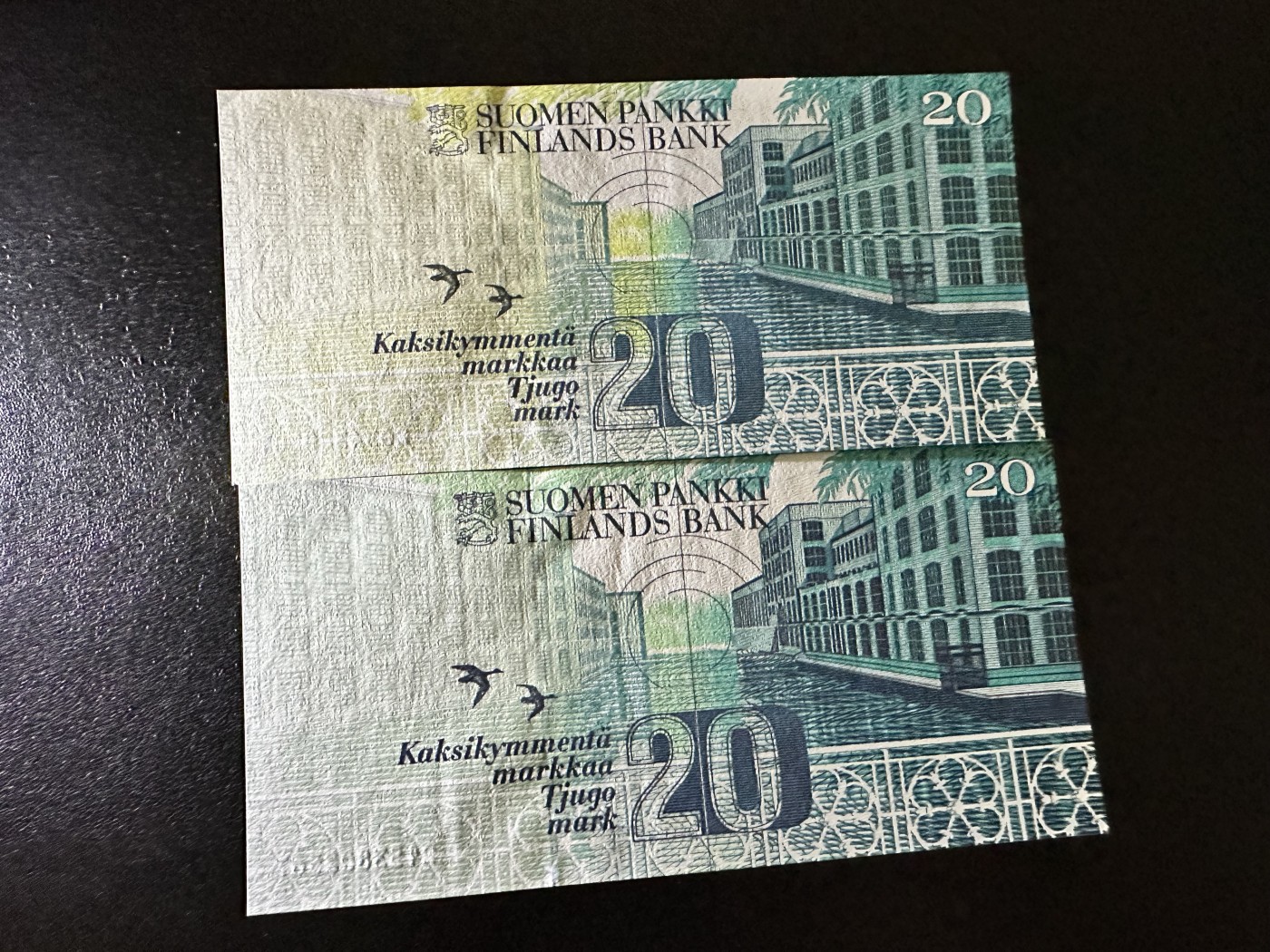 《外钞收藏家》第二百九十七期（连拍第二场）（欧洲五国专场） 芬兰1993年20马克2枚，分别为初版与A版 全新UNC