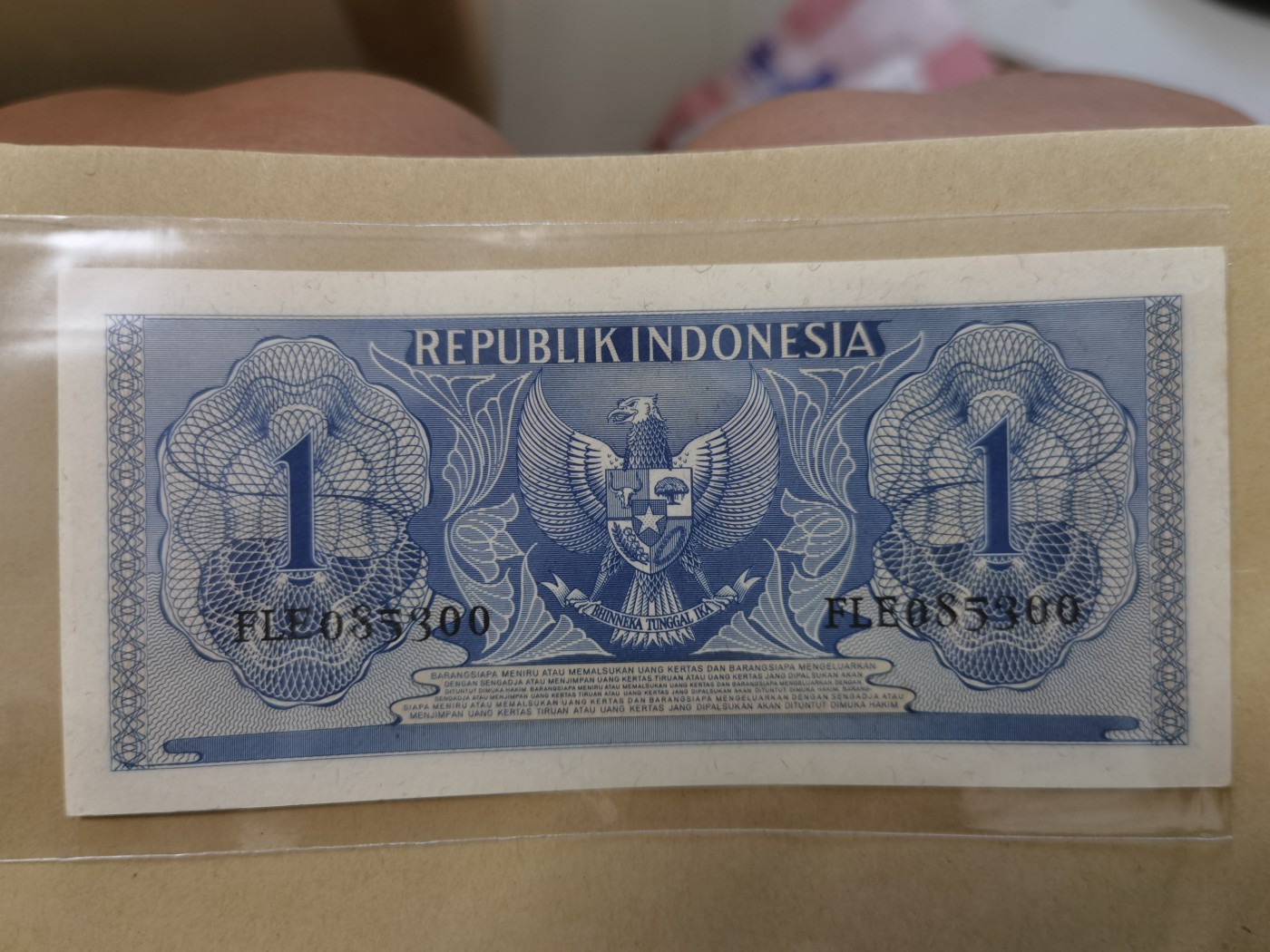 九月九，战地黄花分外香 全新unc 印度尼西亚 1956年  1 卢比 爪哇岛女孩 纸币 外国钱币