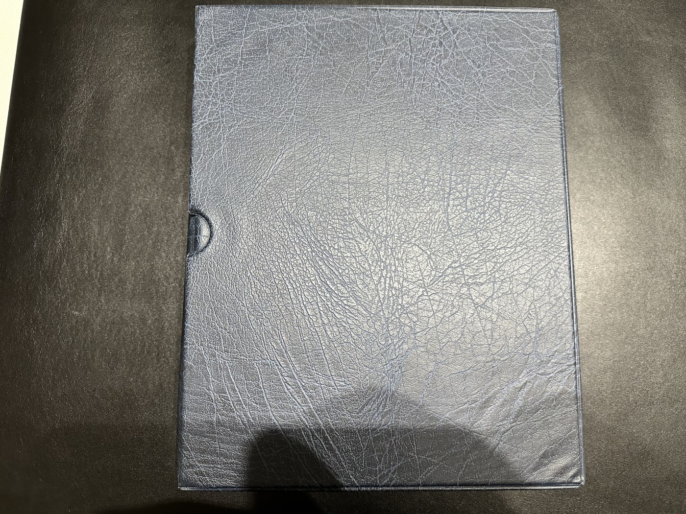 《外钞收藏家》第二百九十七期（连拍第二场）（欧洲五国专场） 德国蓝色灯塔收藏册，带3格+黑色分隔页（30页+31页），二手