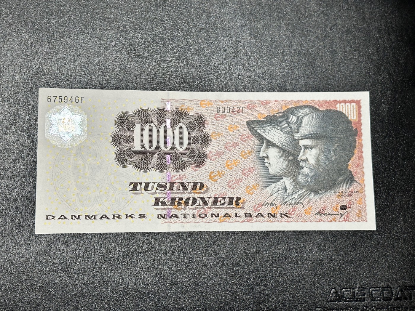 《外钞收藏家》第二百九十七期（连拍第二场）（欧洲五国专场） 丹麦浮雕版2004年1000克朗 全新UNC