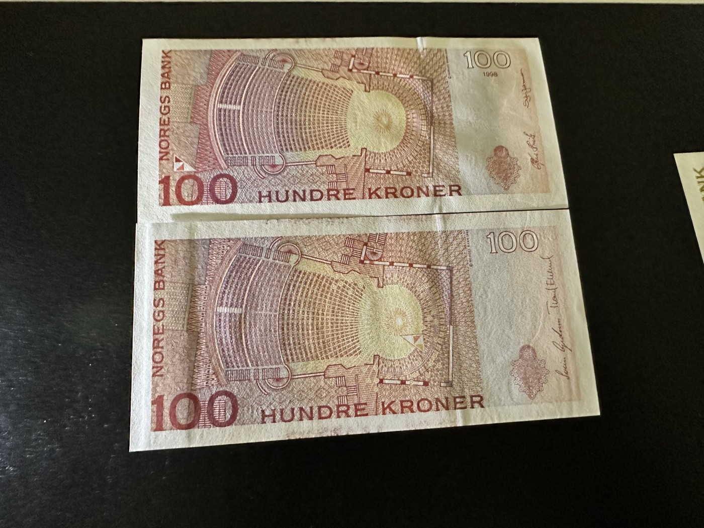 《外钞收藏家》第二百九十七期（连拍第二场）（欧洲五国专场） 挪威1998年100克朗、2003年100克朗 两张 全新UNC