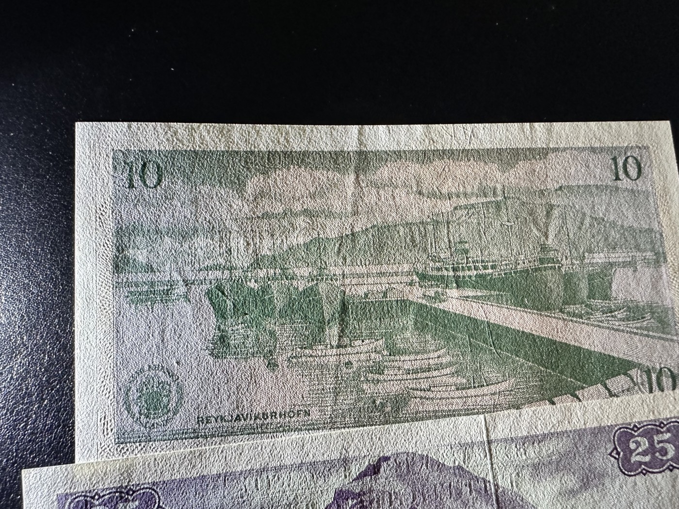 《外钞收藏家》第二百九十七期（连拍第二场）（欧洲五国专场） 1961年冰岛10-500克朗 四张一起 10克朗AU 起他全新 10和25有轻微潮点