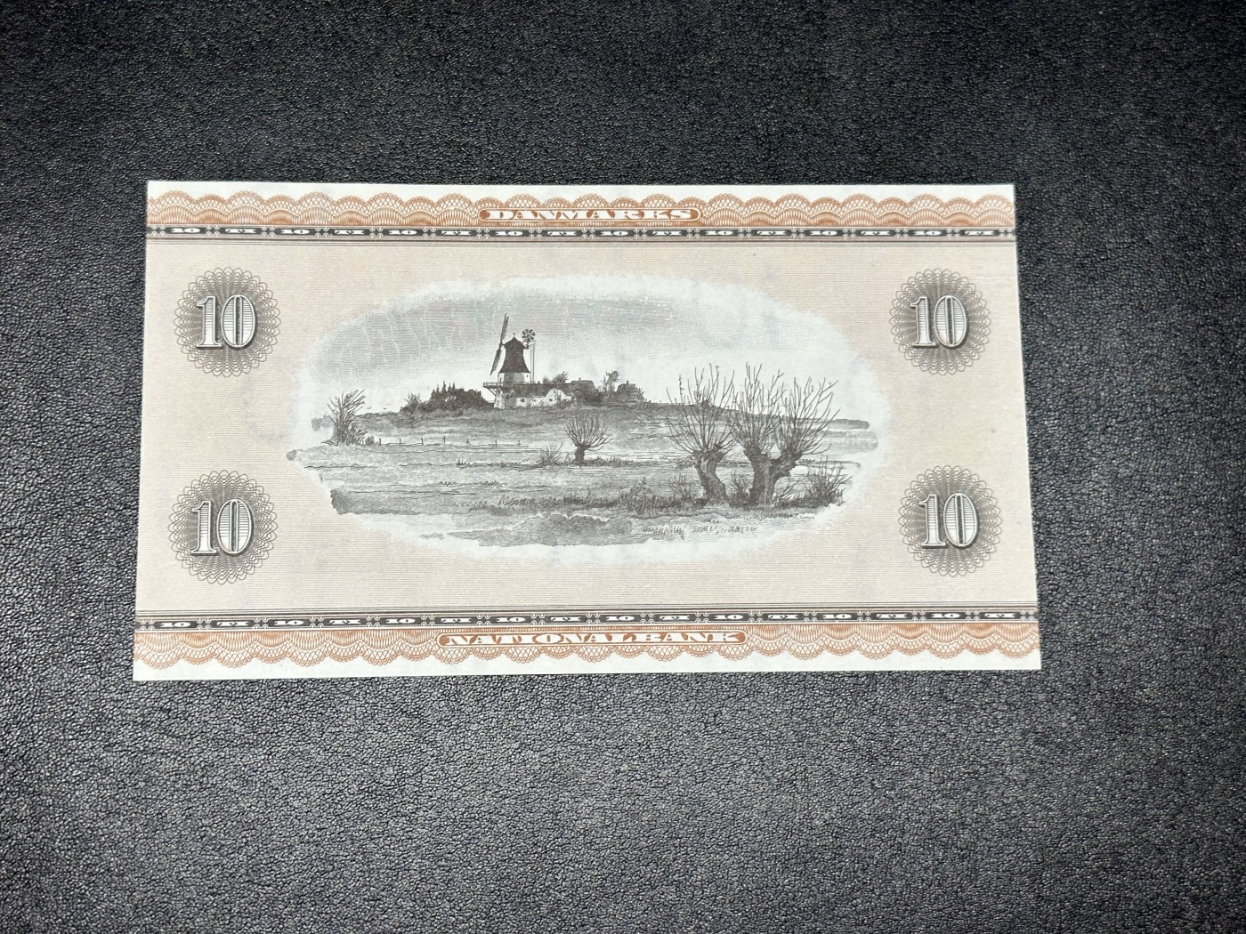 《外钞收藏家》第二百九十七期（连拍第二场）（欧洲五国专场） 丹麦L.1936年10克朗，鸟巢 全新 有点钞痕